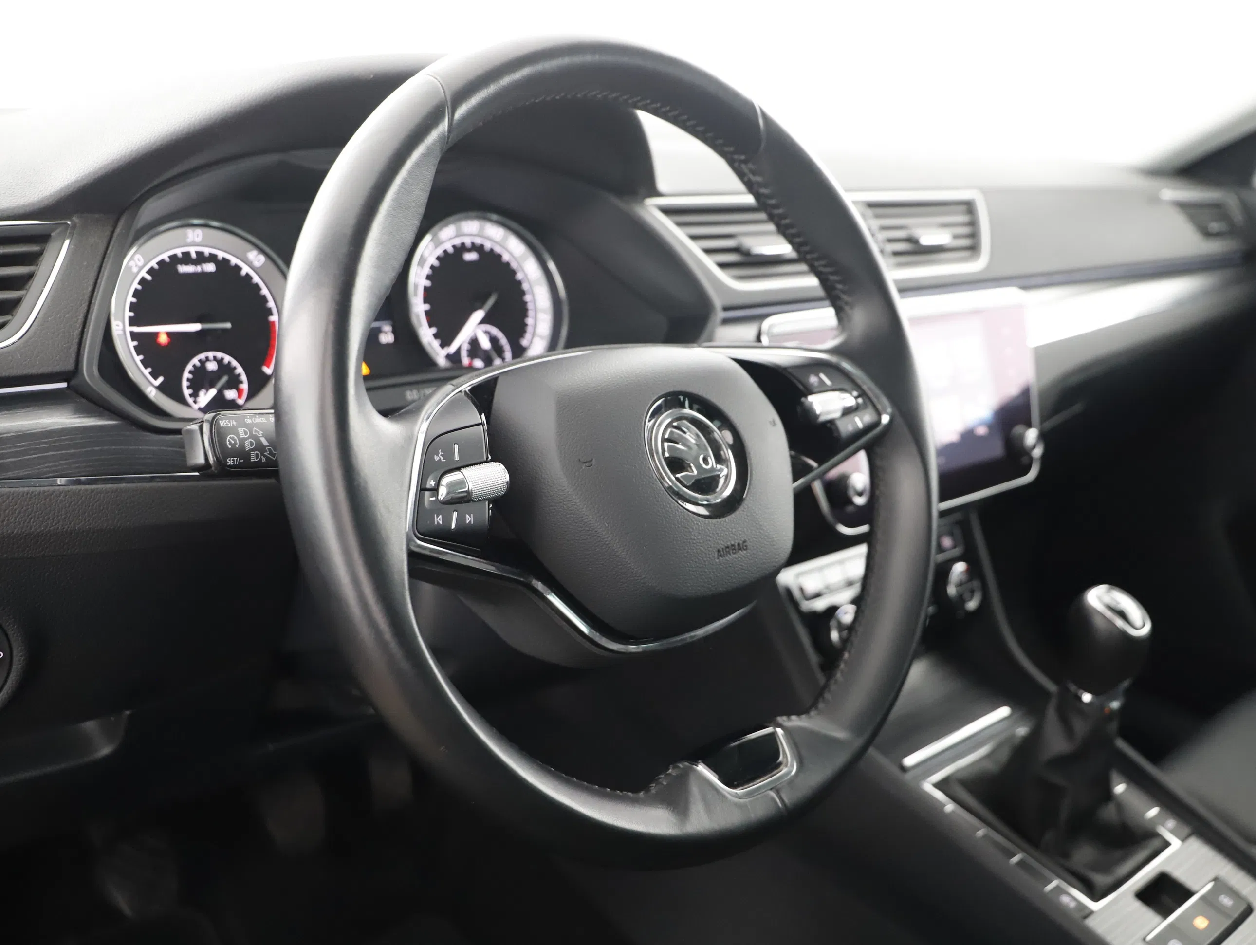 Skoda Superb Combi 2.0 TDI Style | Bild 7 von 21