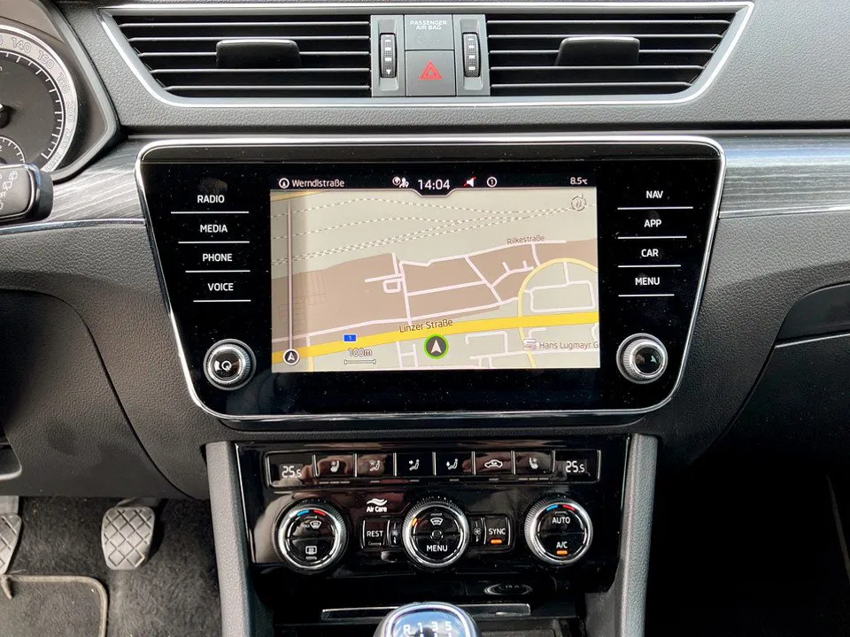 Skoda Superb Combi 2.0 TDI Style | Bild 10 von 21