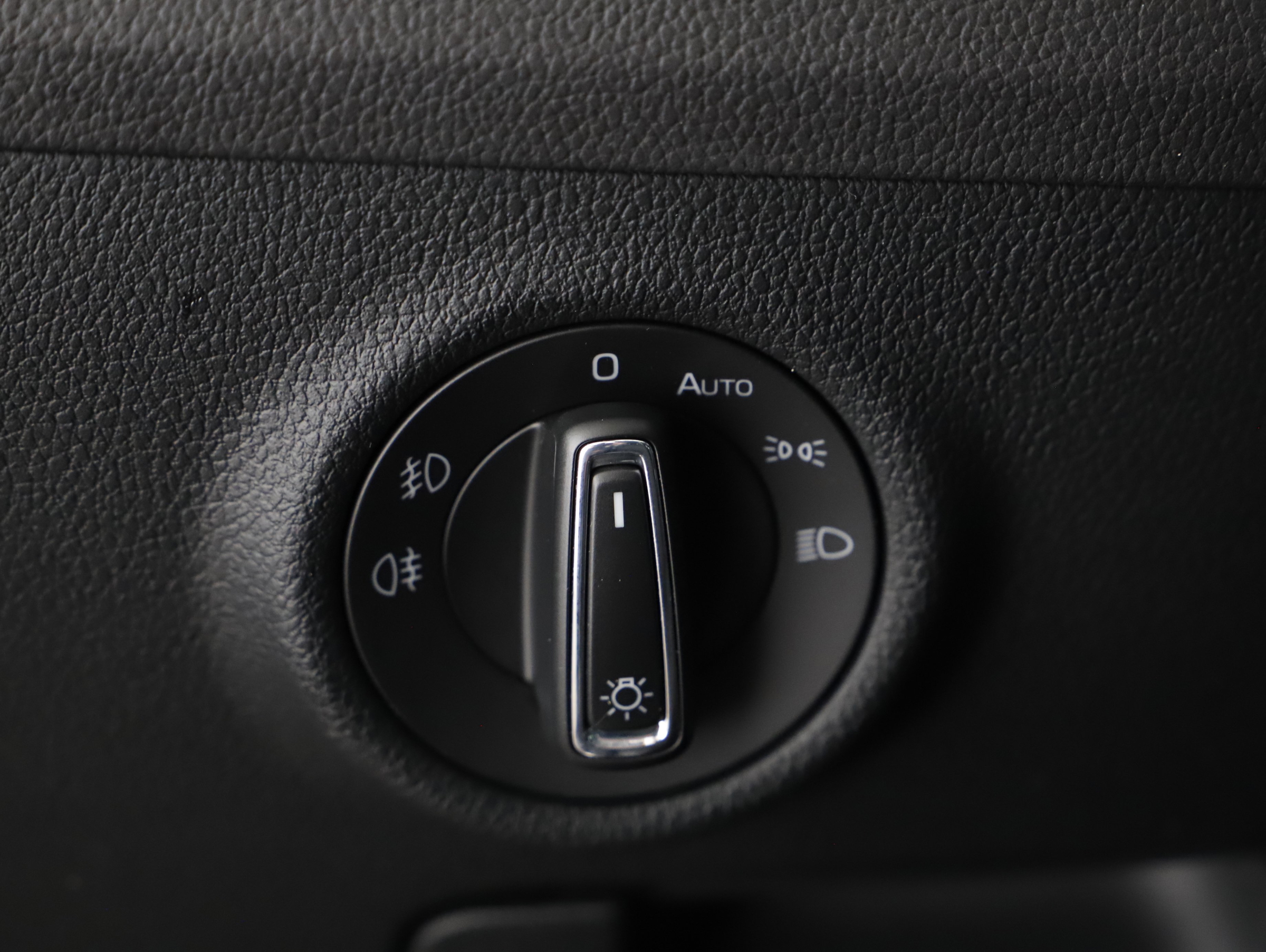 Skoda Superb Combi 2.0 TDI Style | Bild 14 von 25