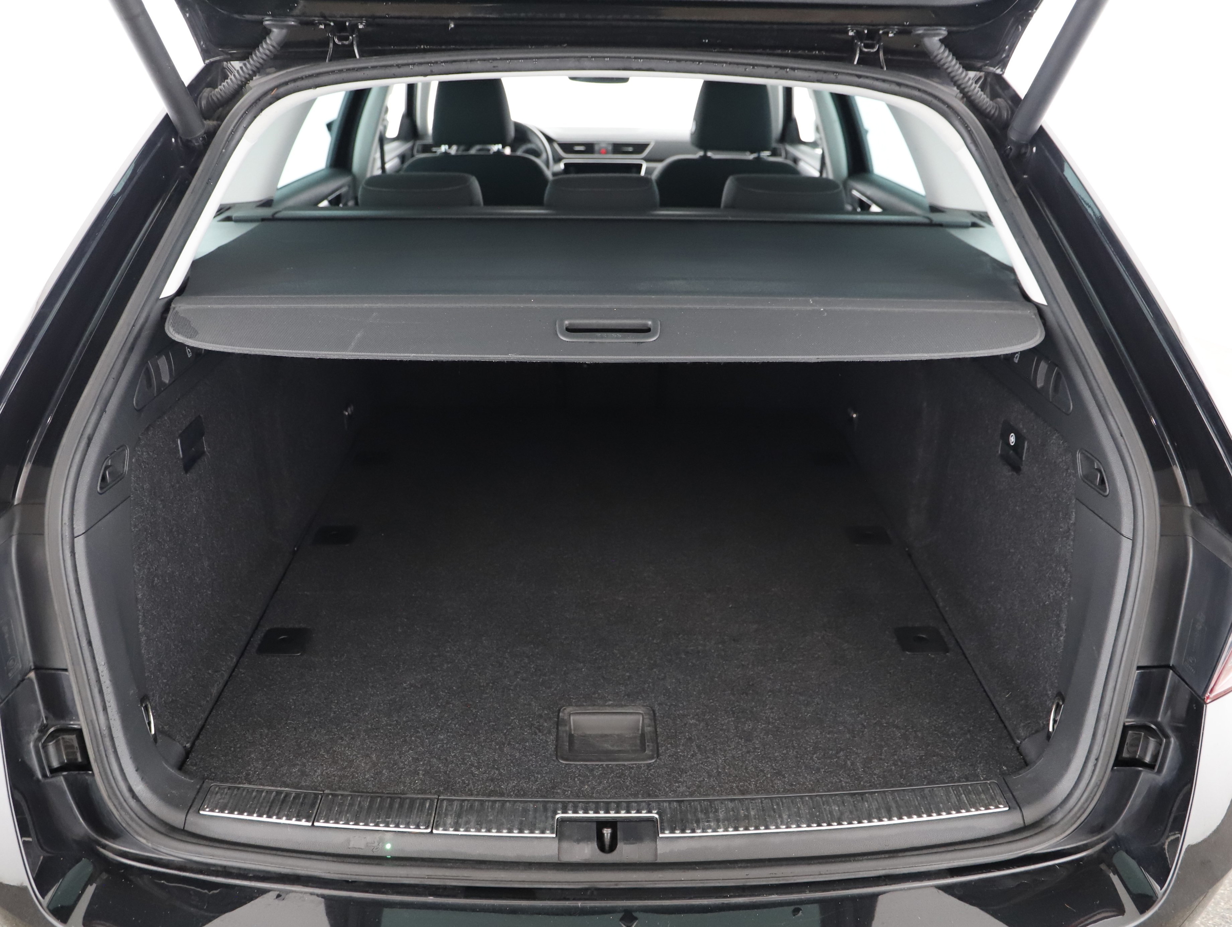 Skoda Superb Combi 2.0 TDI Style | Bild 17 von 25