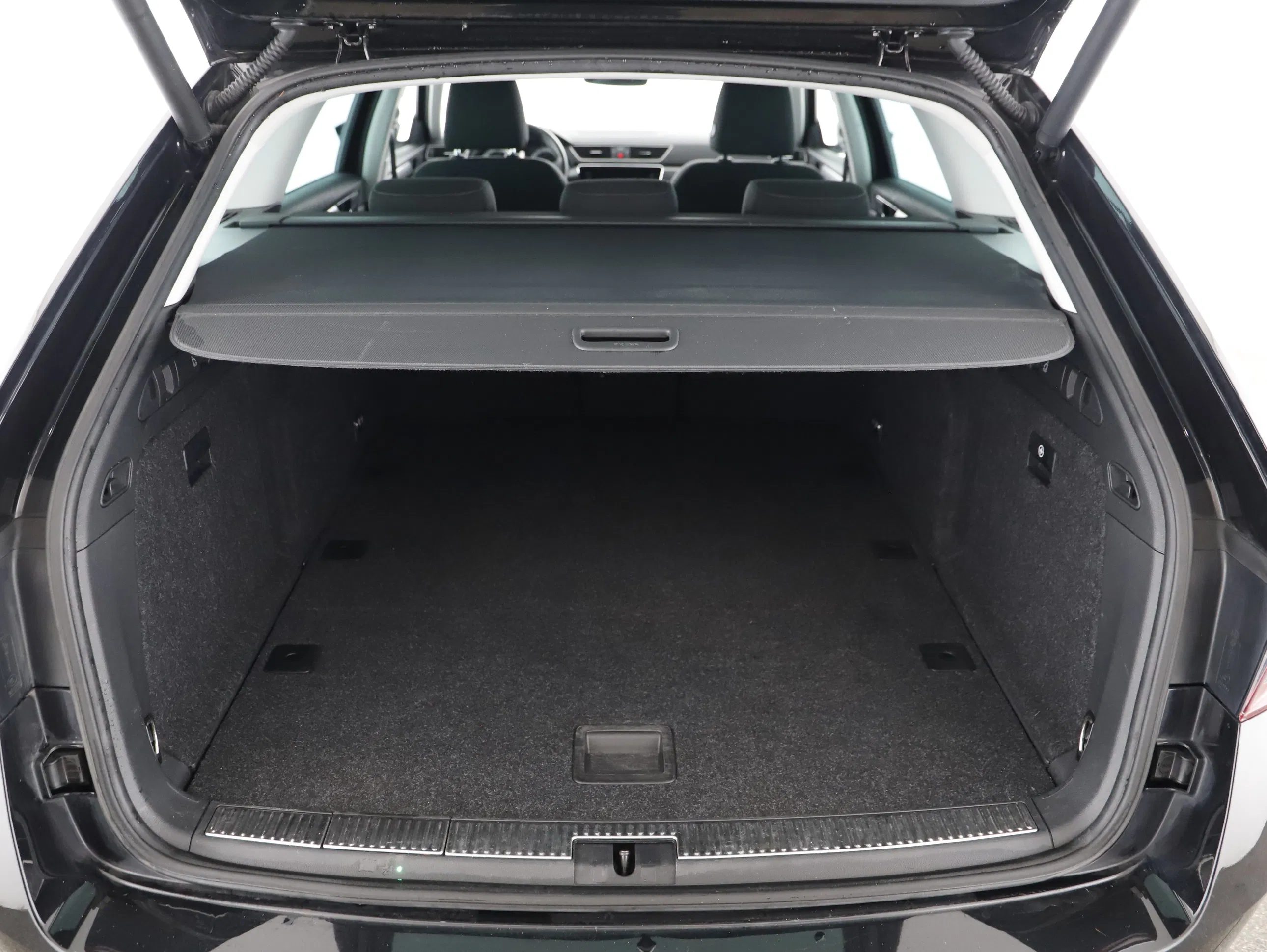 Skoda Superb Combi 2.0 TDI Style | Bild 17 von 25