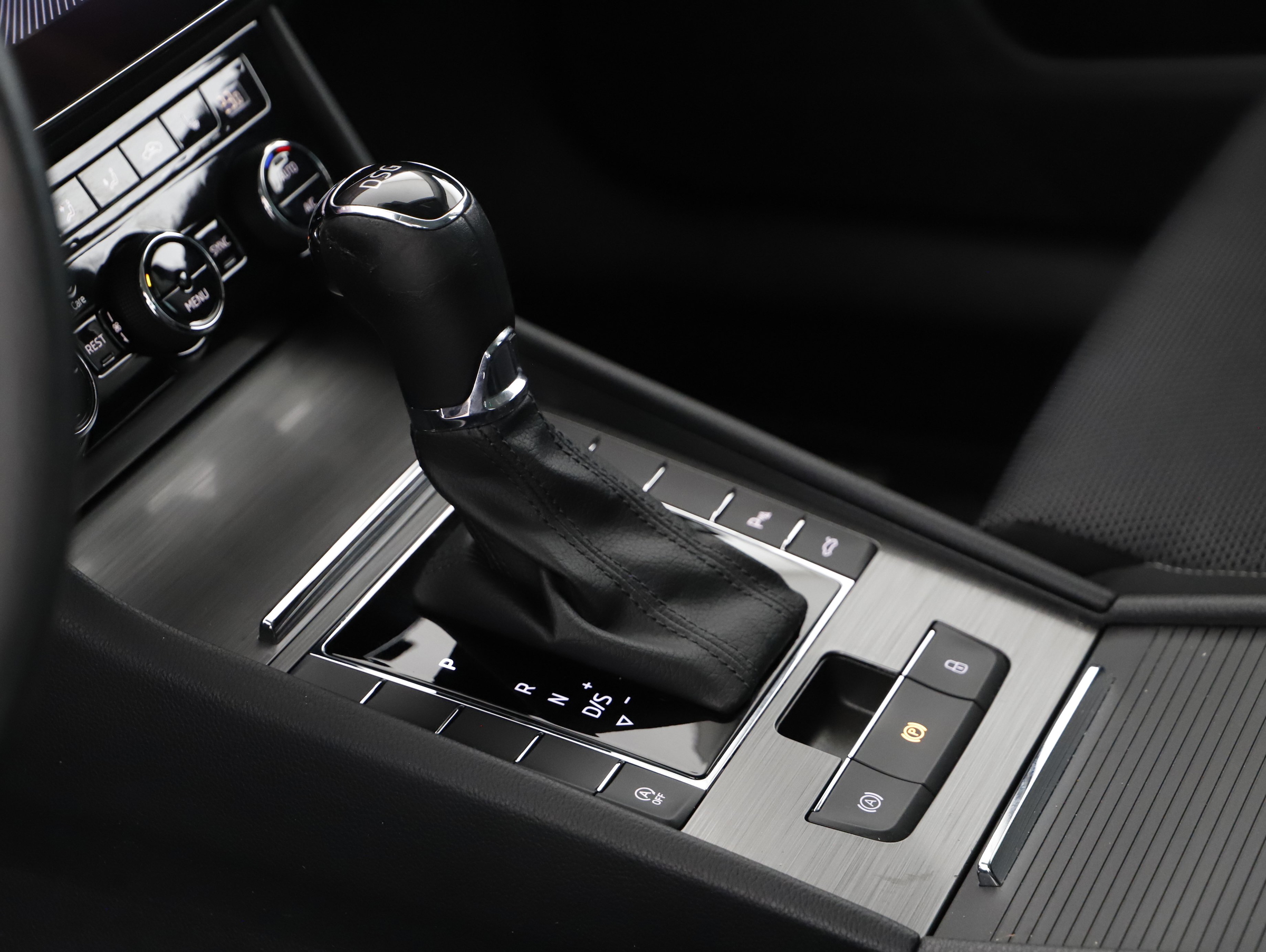 Skoda Superb Combi 2.0 TDI Style | Bild 5 von 25