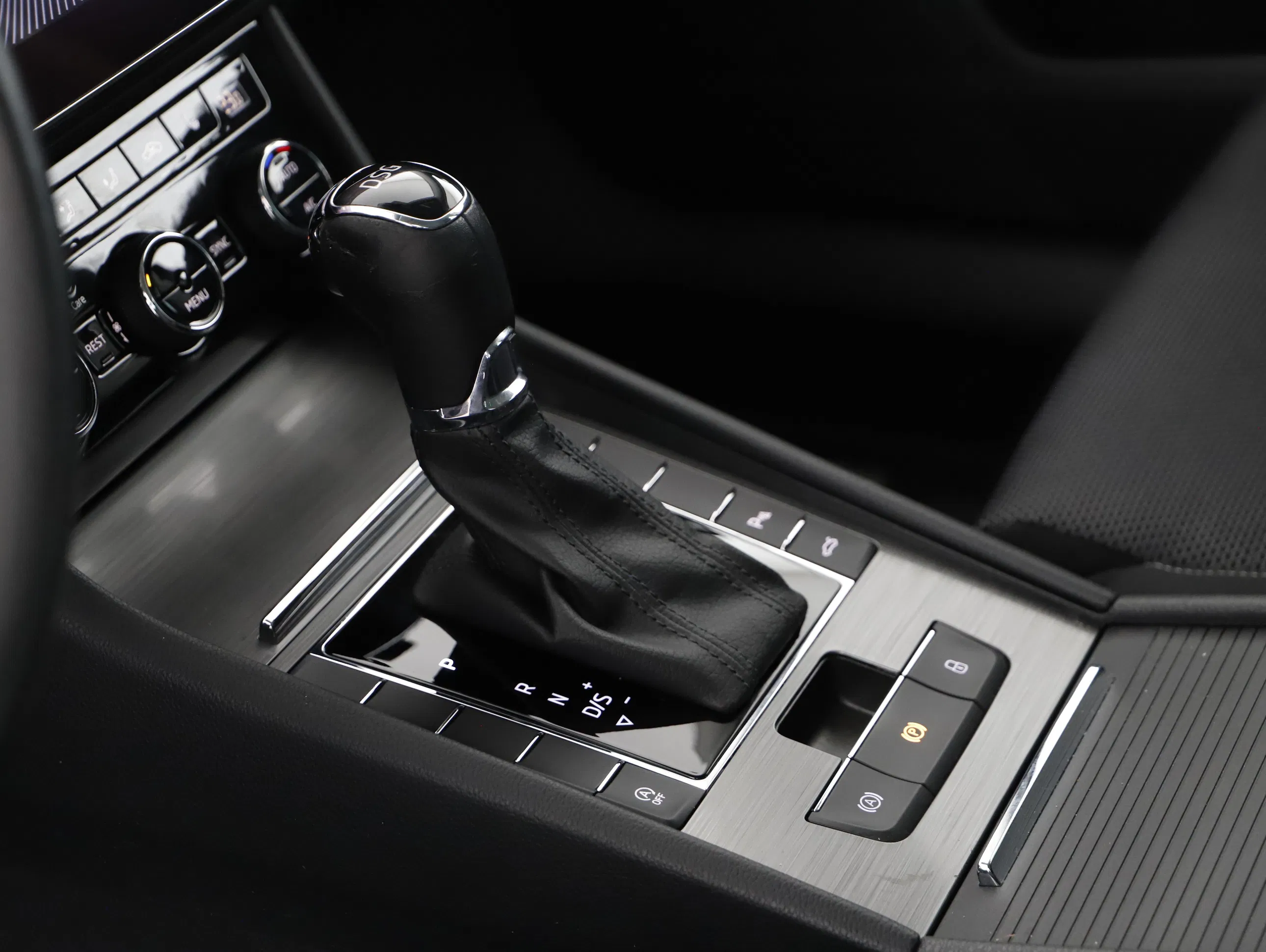 Skoda Superb Combi 2.0 TDI Style | Bild 5 von 25