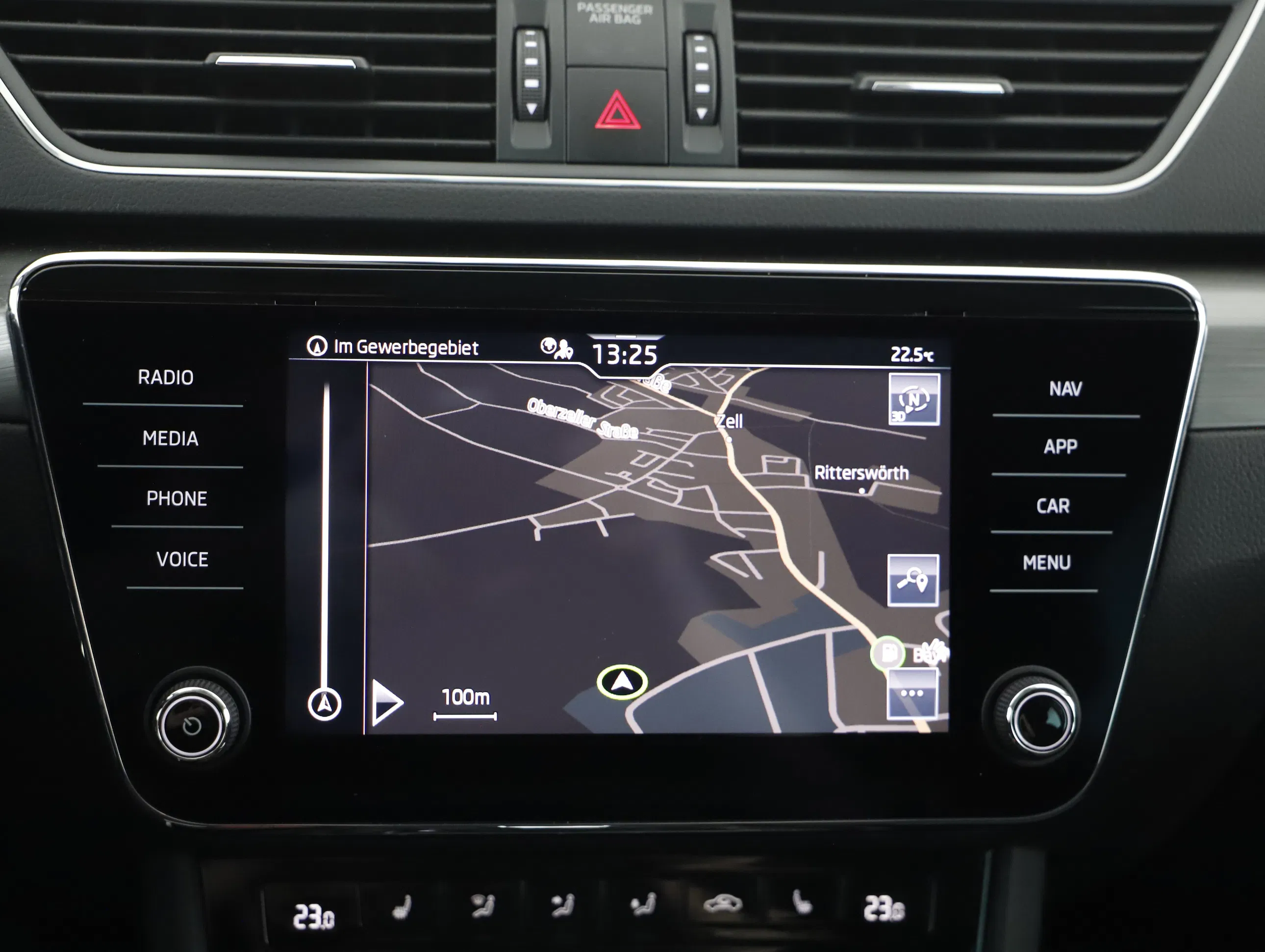 Skoda Superb Combi 2.0 TDI Style | Bild 8 von 25