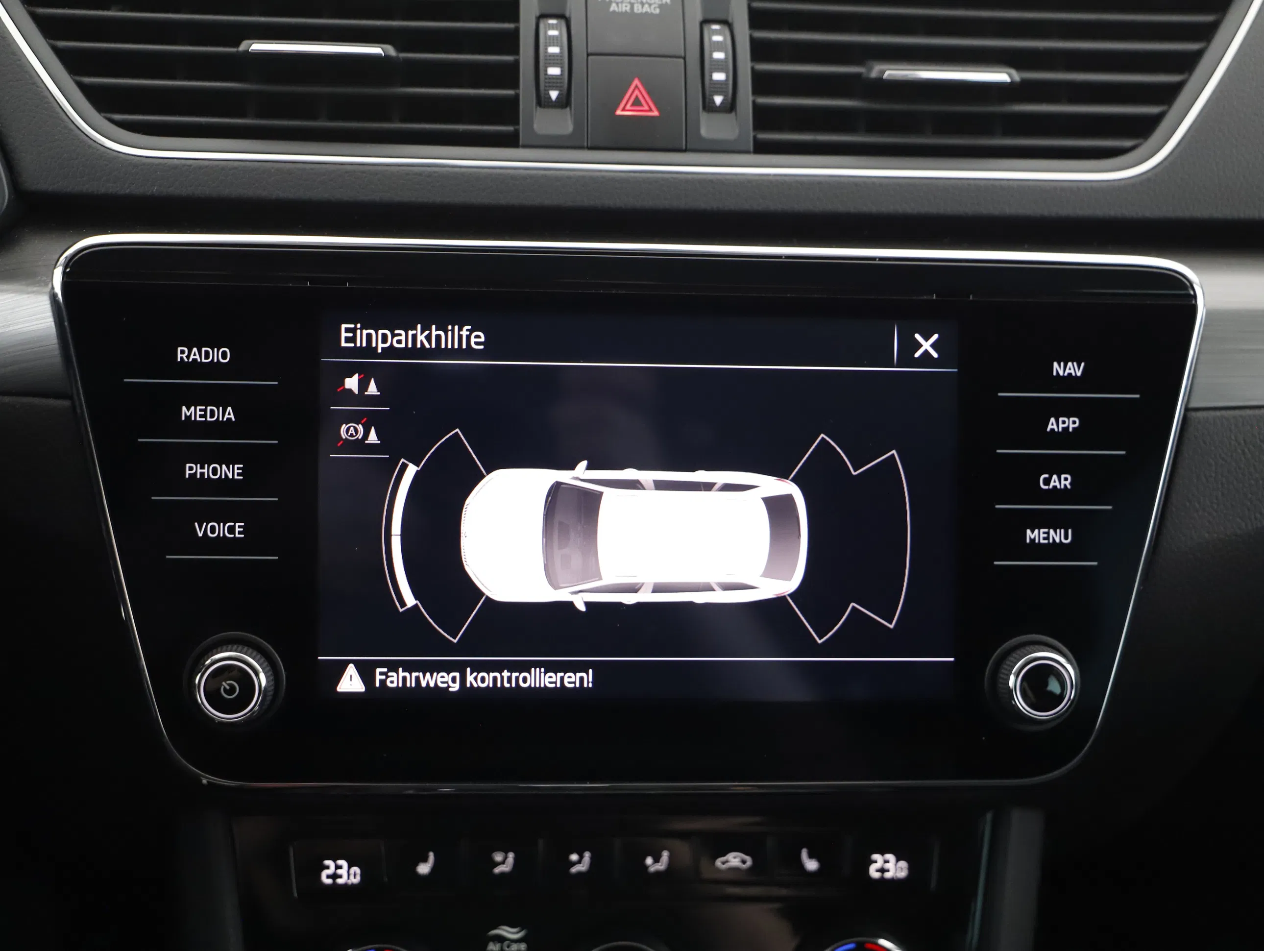 Skoda Superb Combi 2.0 TDI Style | Bild 9 von 25