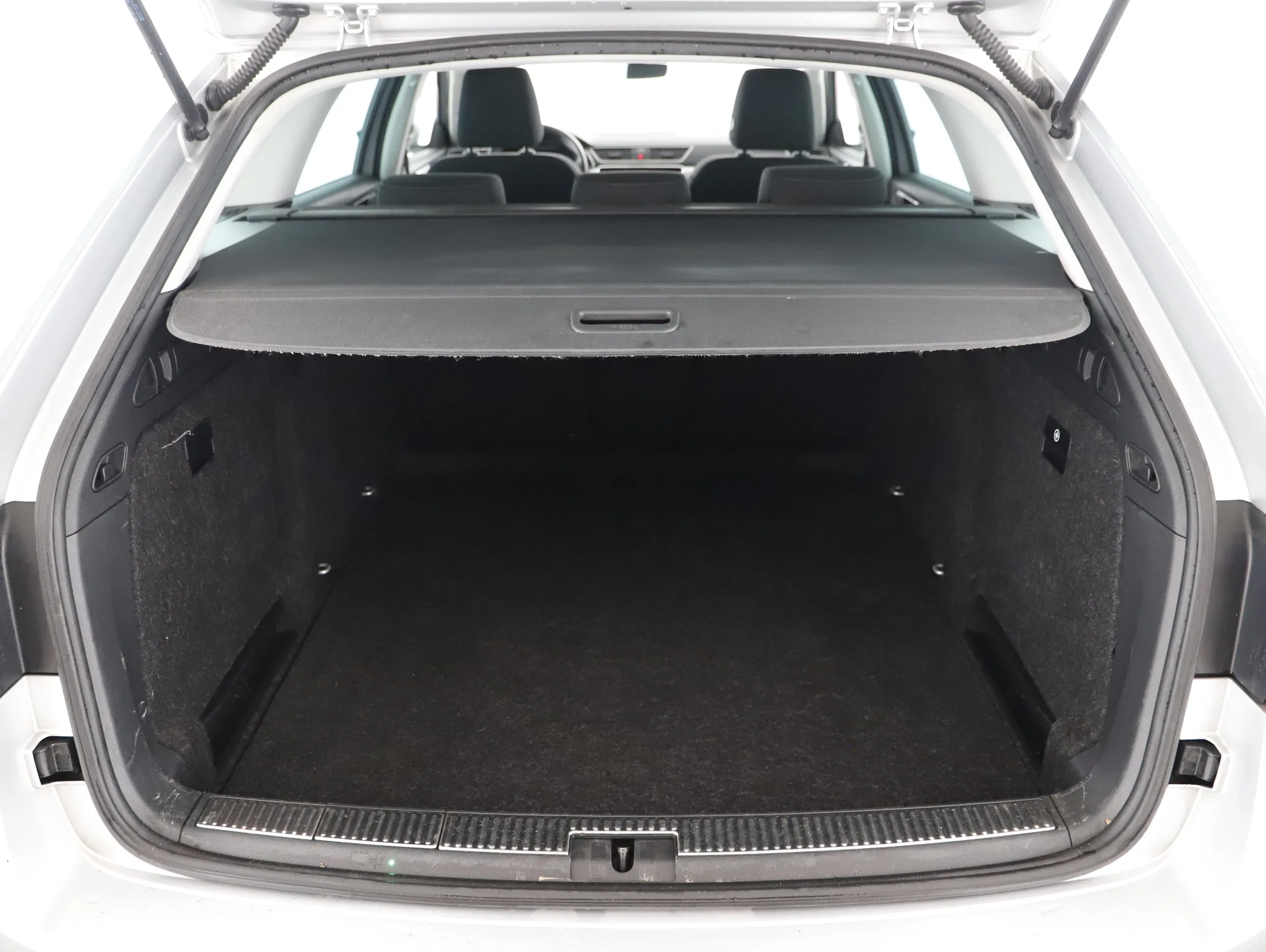 Skoda Superb Combi 2.0 TDI Ambition | Bild 22 von 23