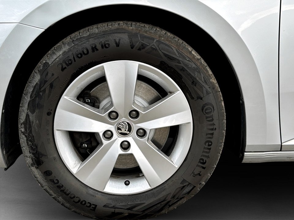 Skoda Superb Combi 2.0 TDI Ambition | Bild 12 von 23