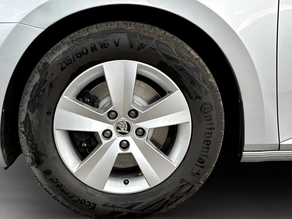 Skoda Superb Combi 2.0 TDI Ambition | Bild 6 von 26