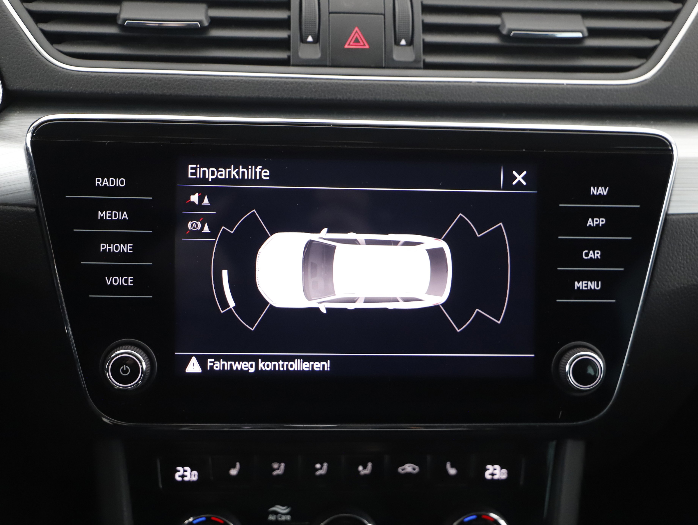 Skoda Superb Combi 2.0 TDI Ambition | Bild 15 von 23