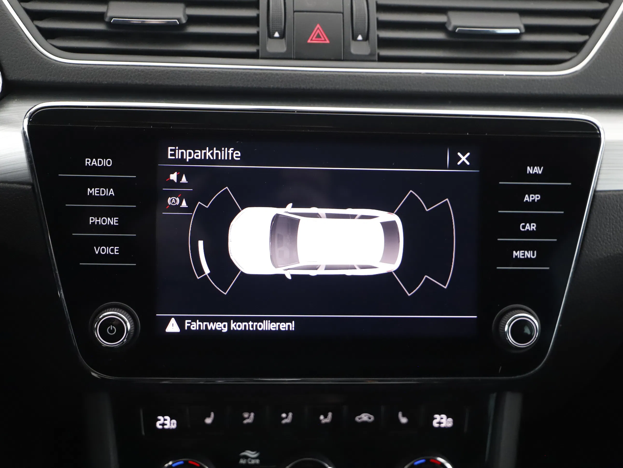 Skoda Superb Combi 2.0 TDI Ambition | Bild 15 von 23
