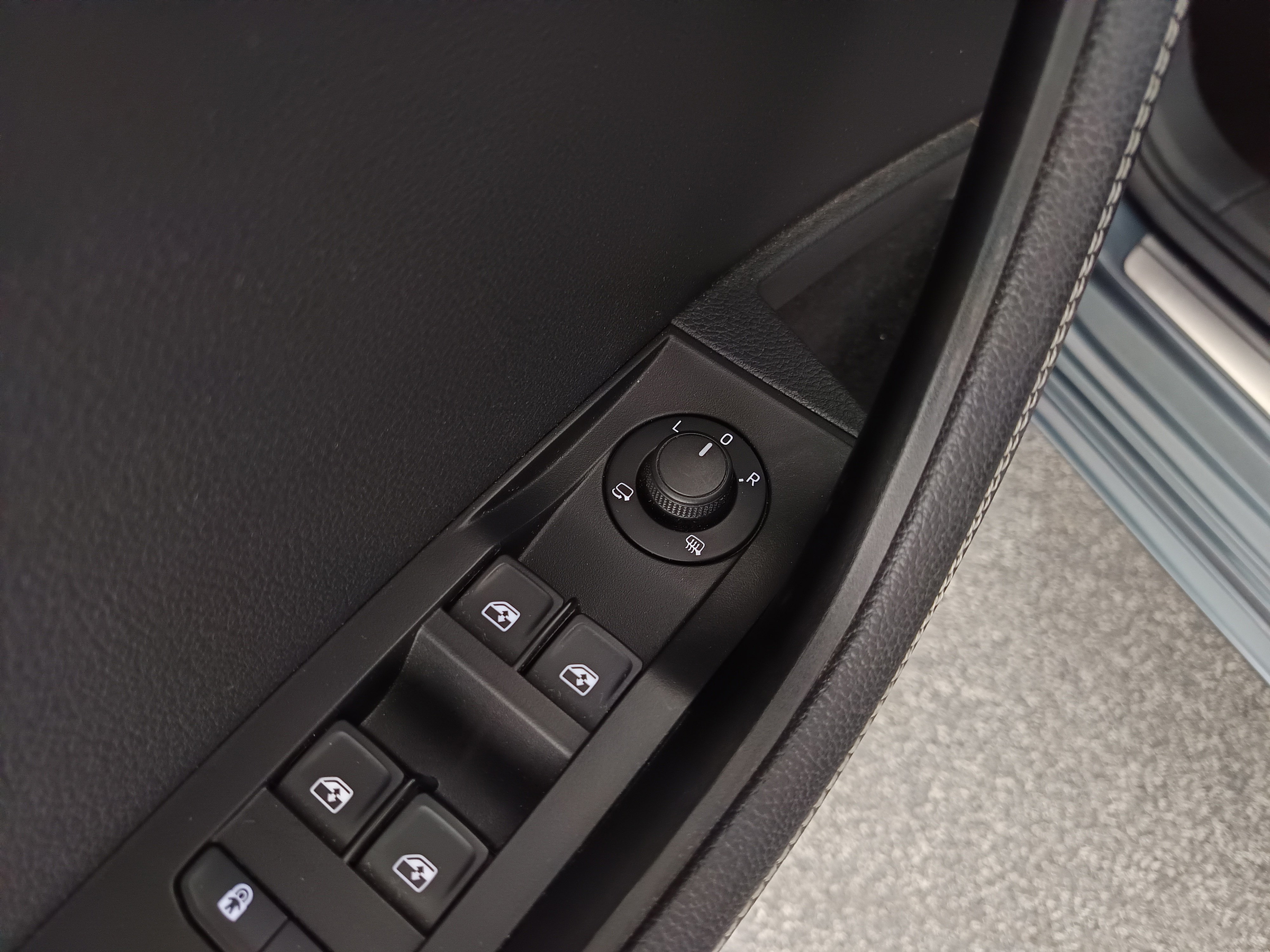 Skoda Superb Combi 2.0 TDI Style | Bild 12 von 31