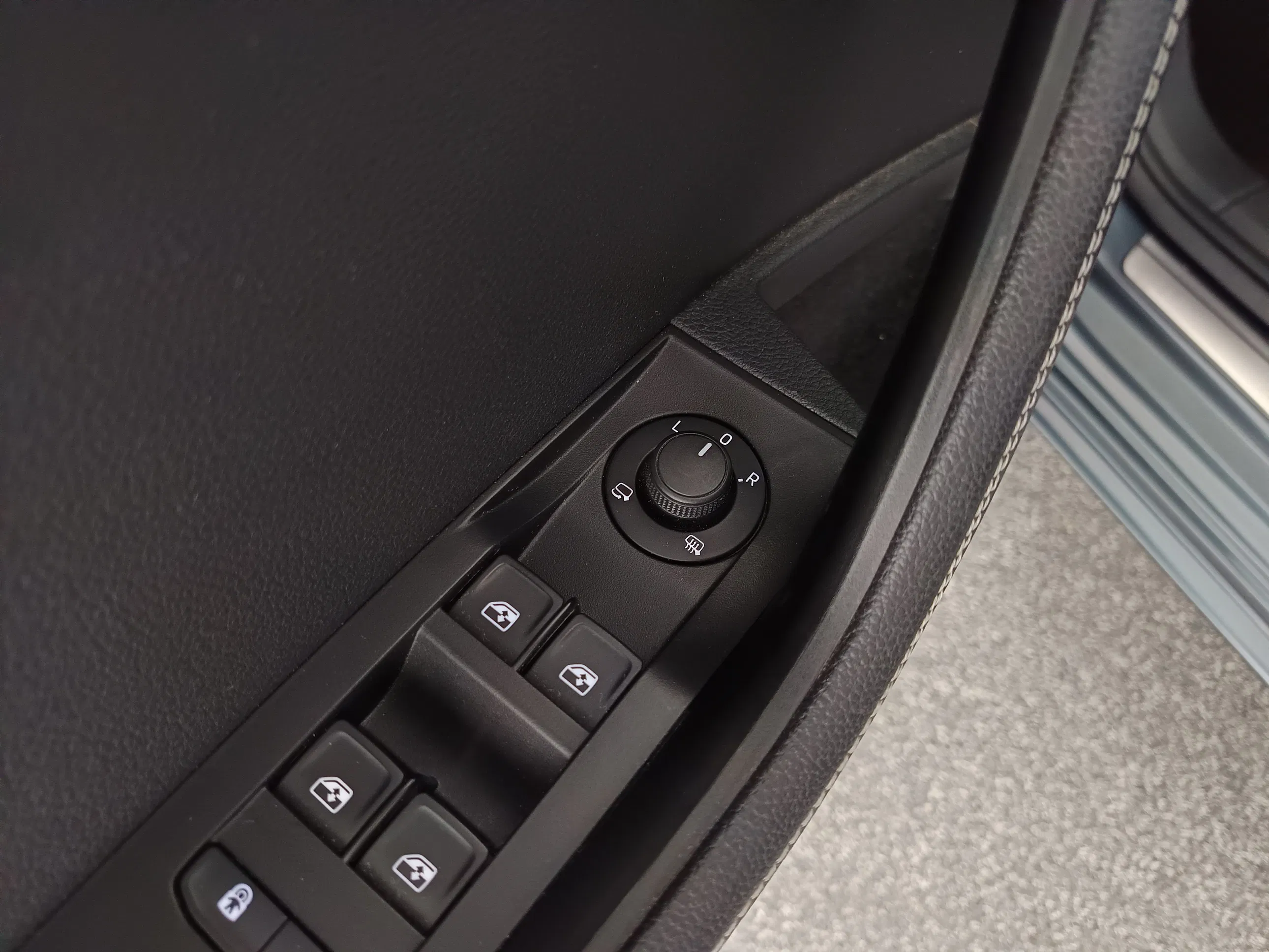 Skoda Superb Combi 2.0 TDI Style | Bild 12 von 31