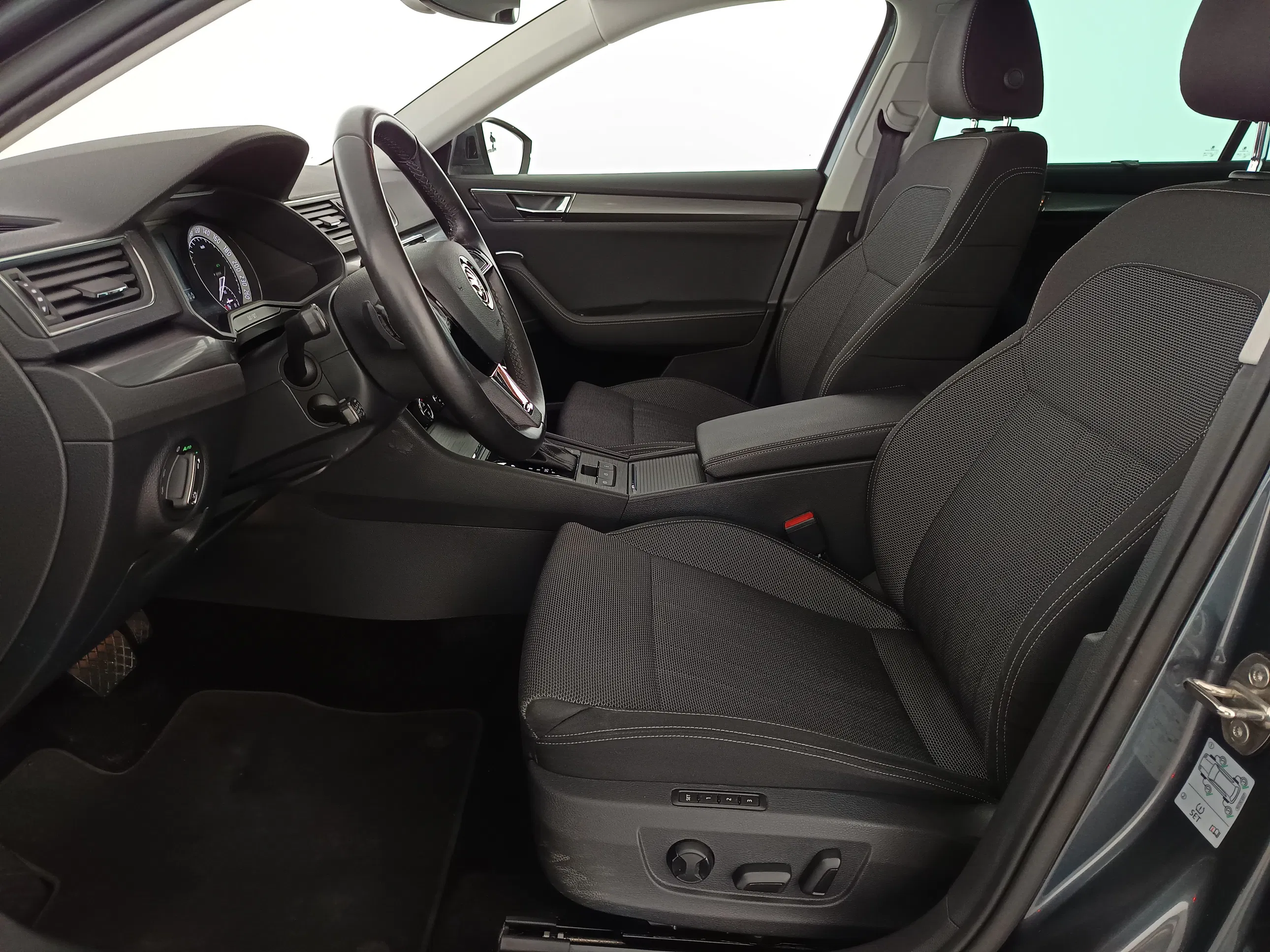 Skoda Superb Combi 2.0 TDI Style | Bild 13 von 31