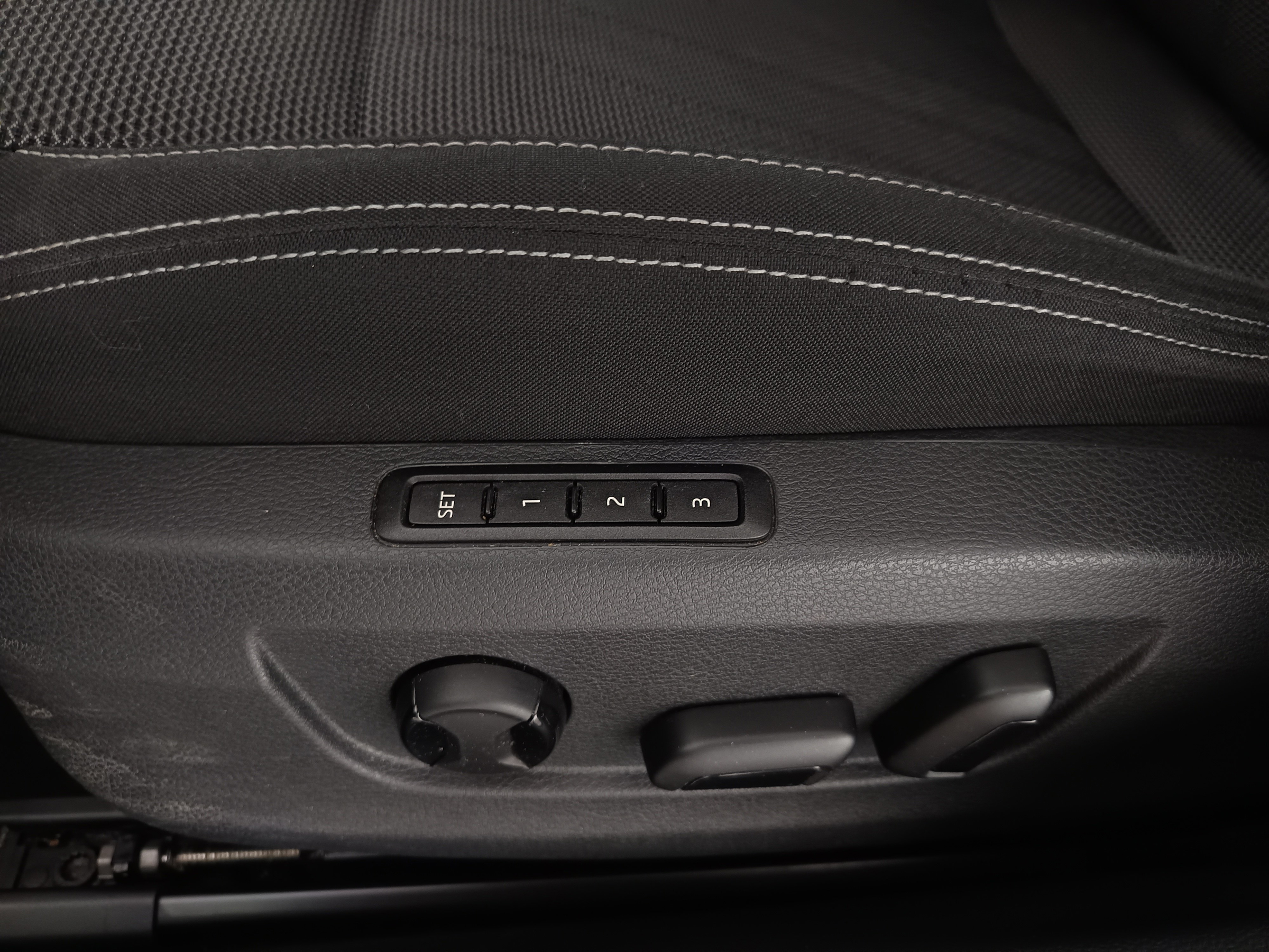 Skoda Superb Combi 2.0 TDI Style | Bild 14 von 31