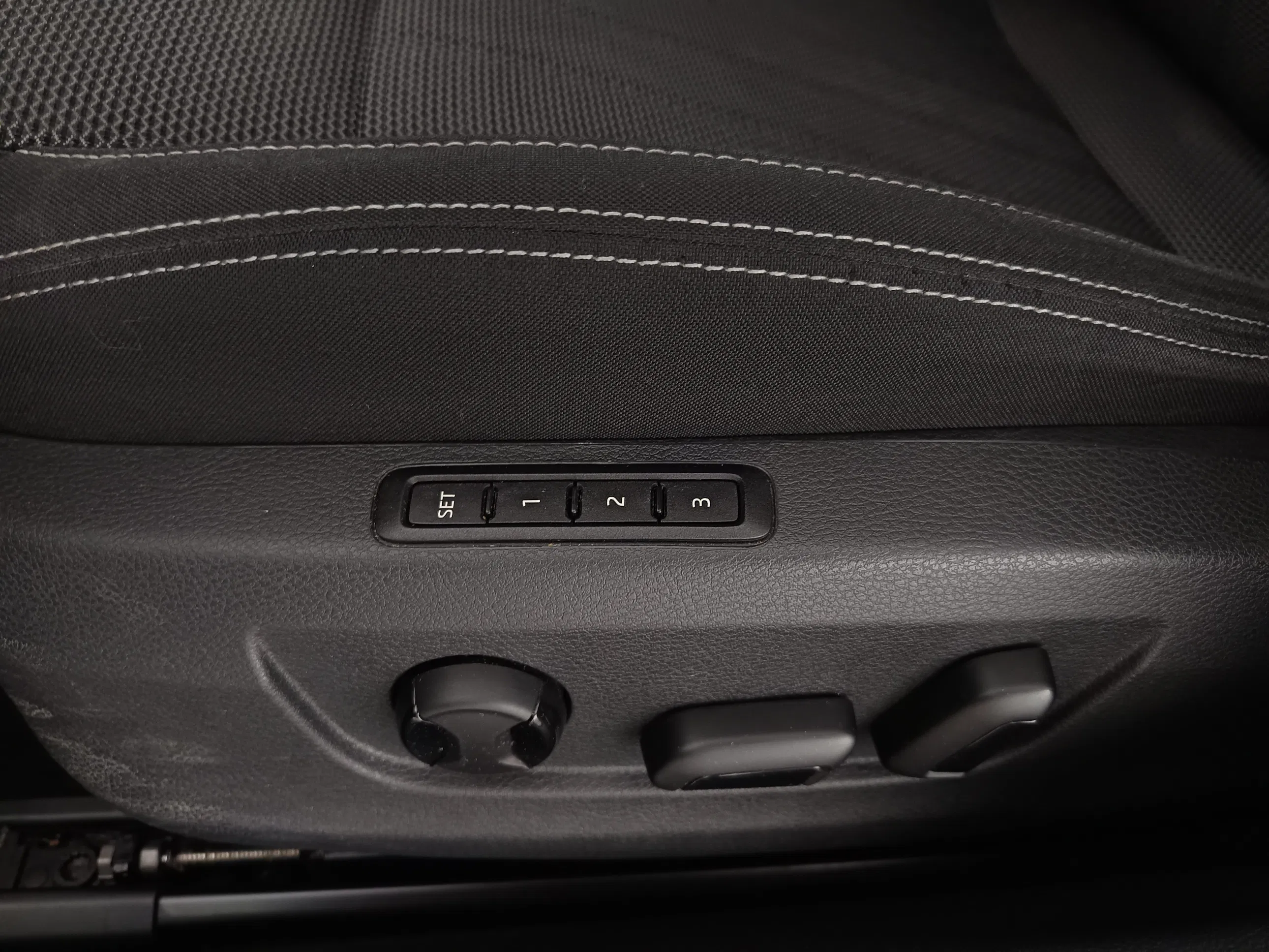 Skoda Superb Combi 2.0 TDI Style | Bild 14 von 31