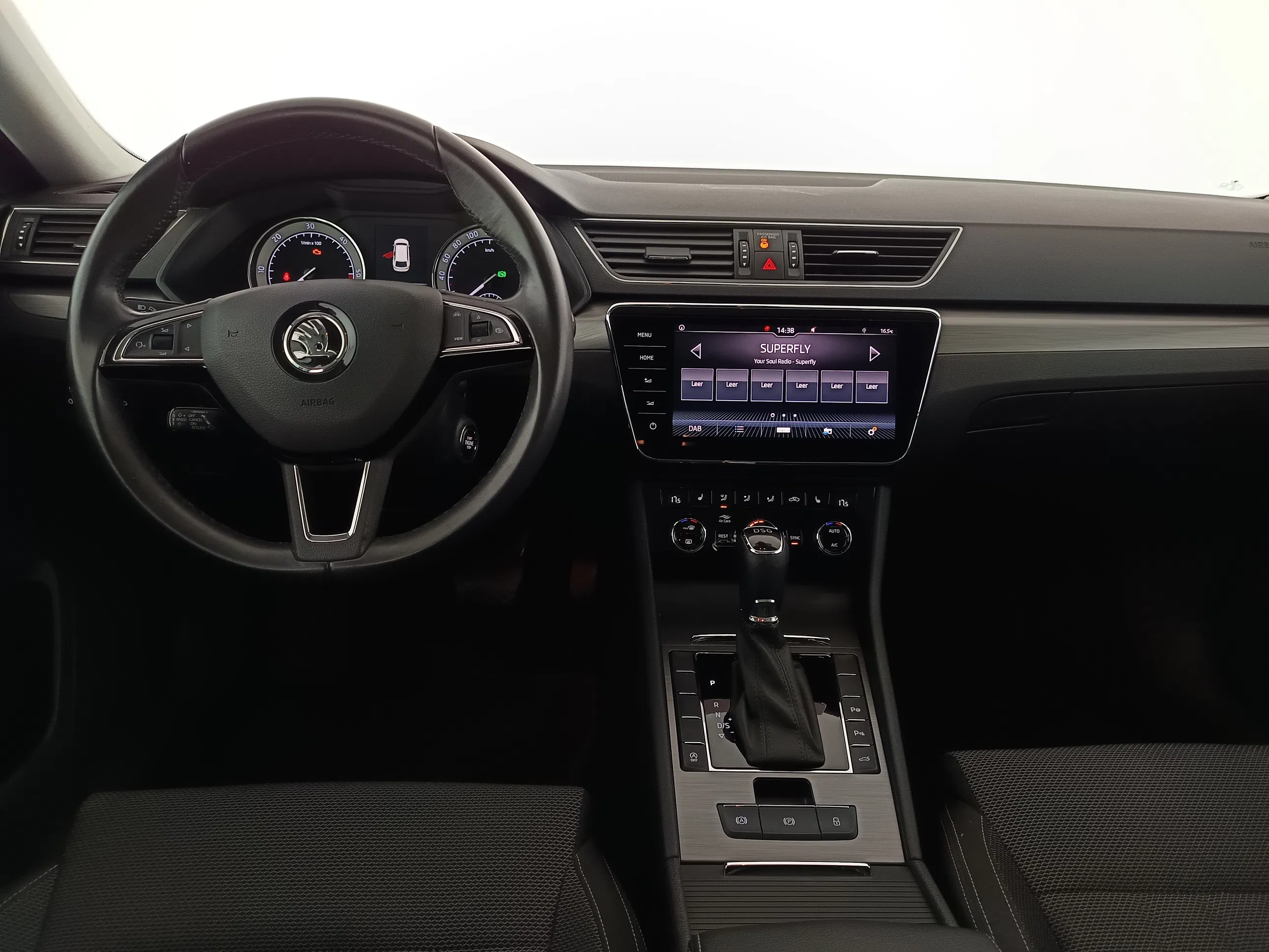 Skoda Superb Combi 2.0 TDI Style | Bild 17 von 31