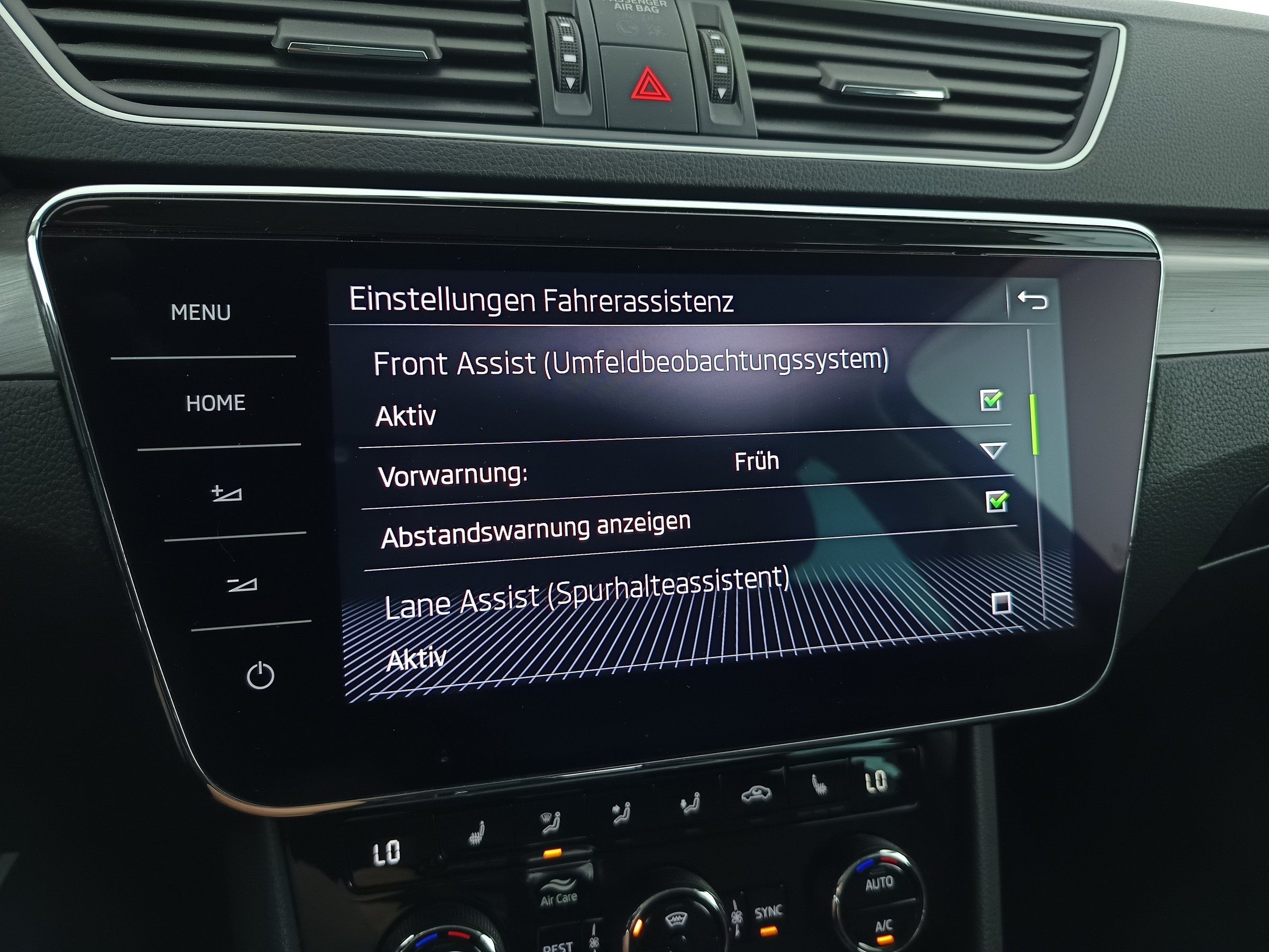 Skoda Superb Combi 2.0 TDI Style | Bild 29 von 31