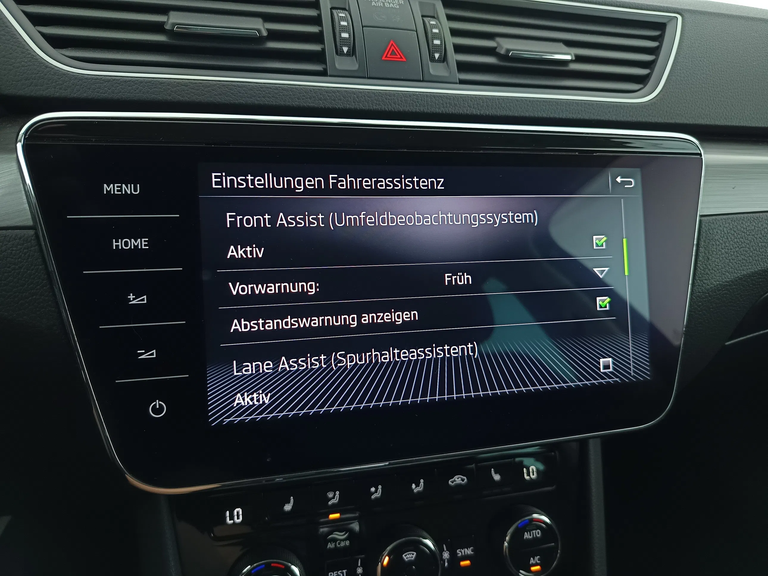 Skoda Superb Combi 2.0 TDI Style | Bild 29 von 31