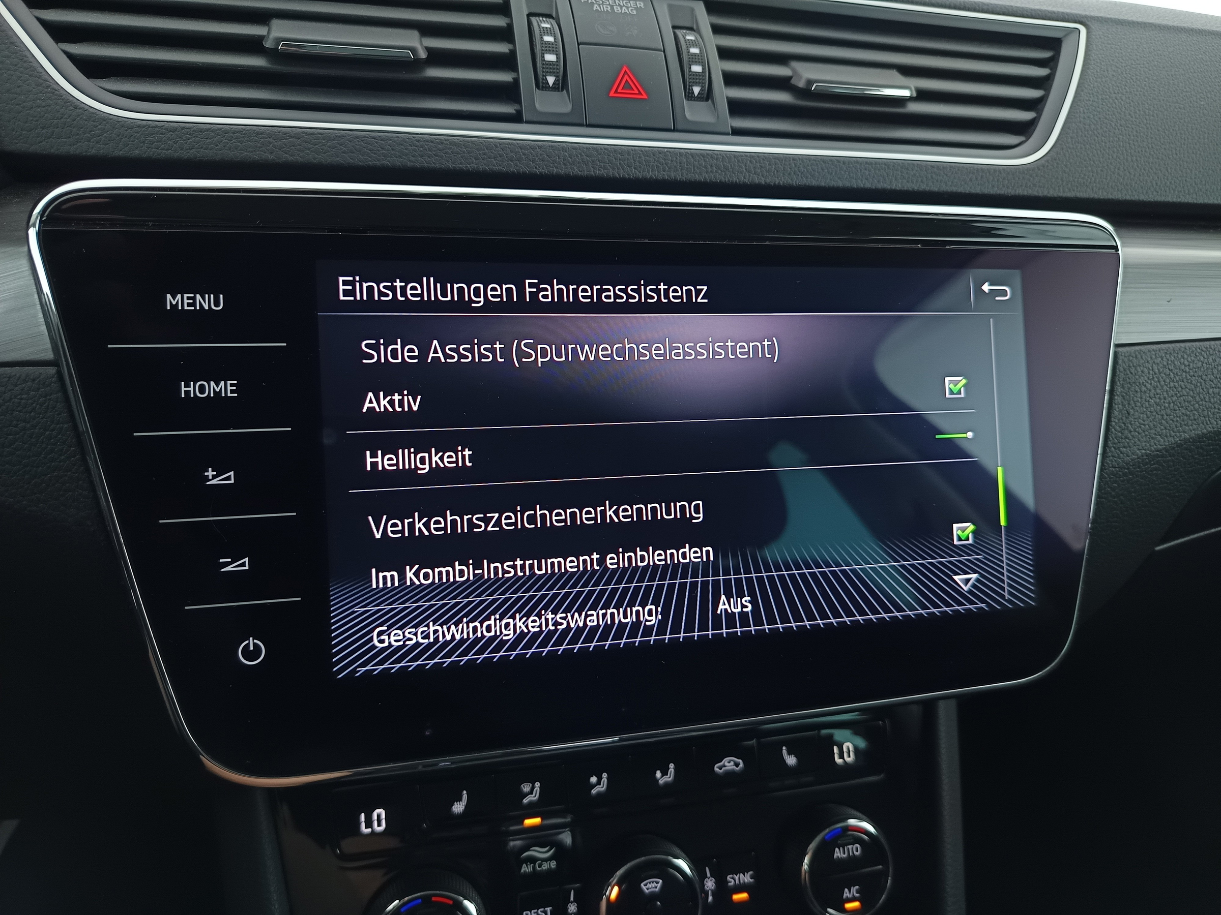 Skoda Superb Combi 2.0 TDI Style | Bild 30 von 31