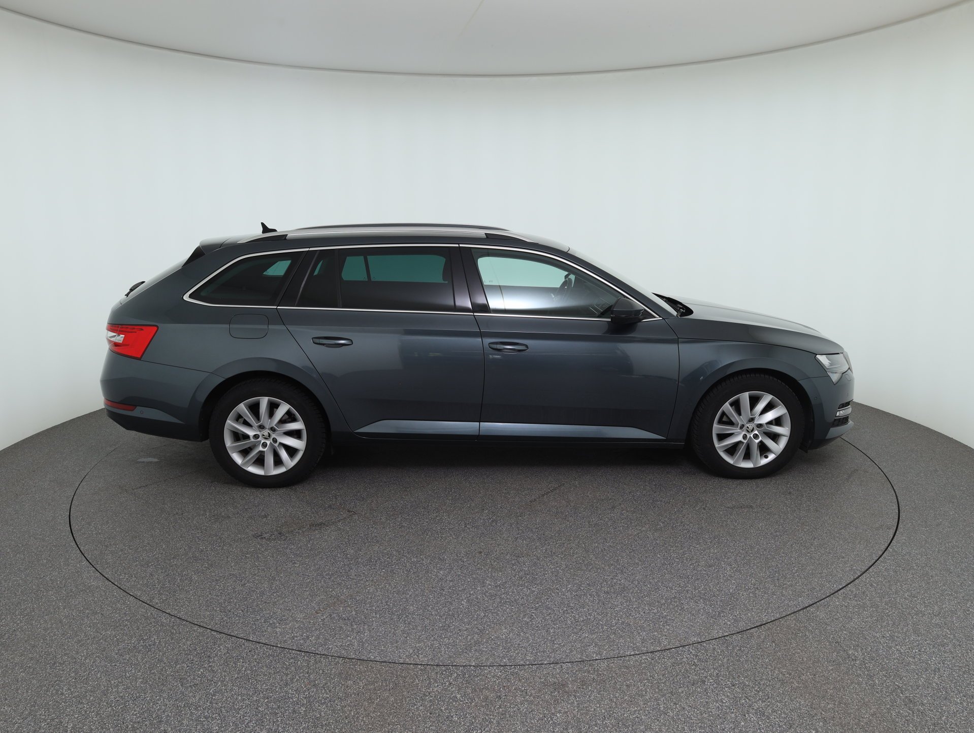 Skoda Superb Combi 2.0 TDI Style | Bild 5 von 31