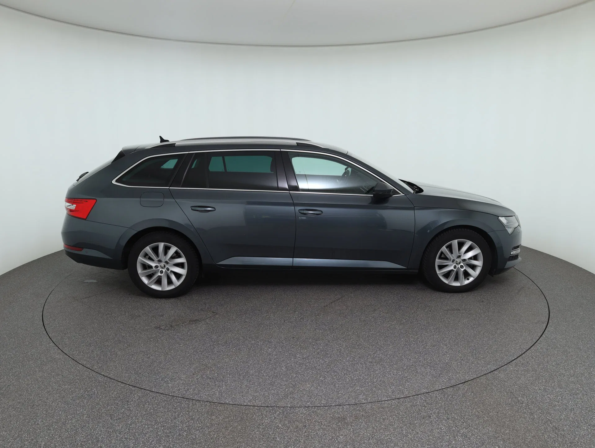 Skoda Superb Combi 2.0 TDI Style | Bild 5 von 31