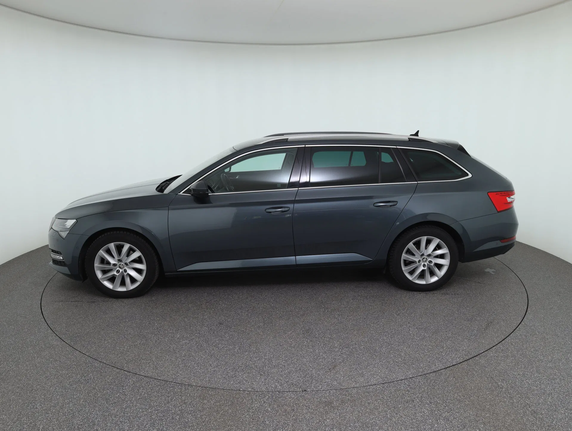 Skoda Superb Combi 2.0 TDI Style | Bild 9 von 31
