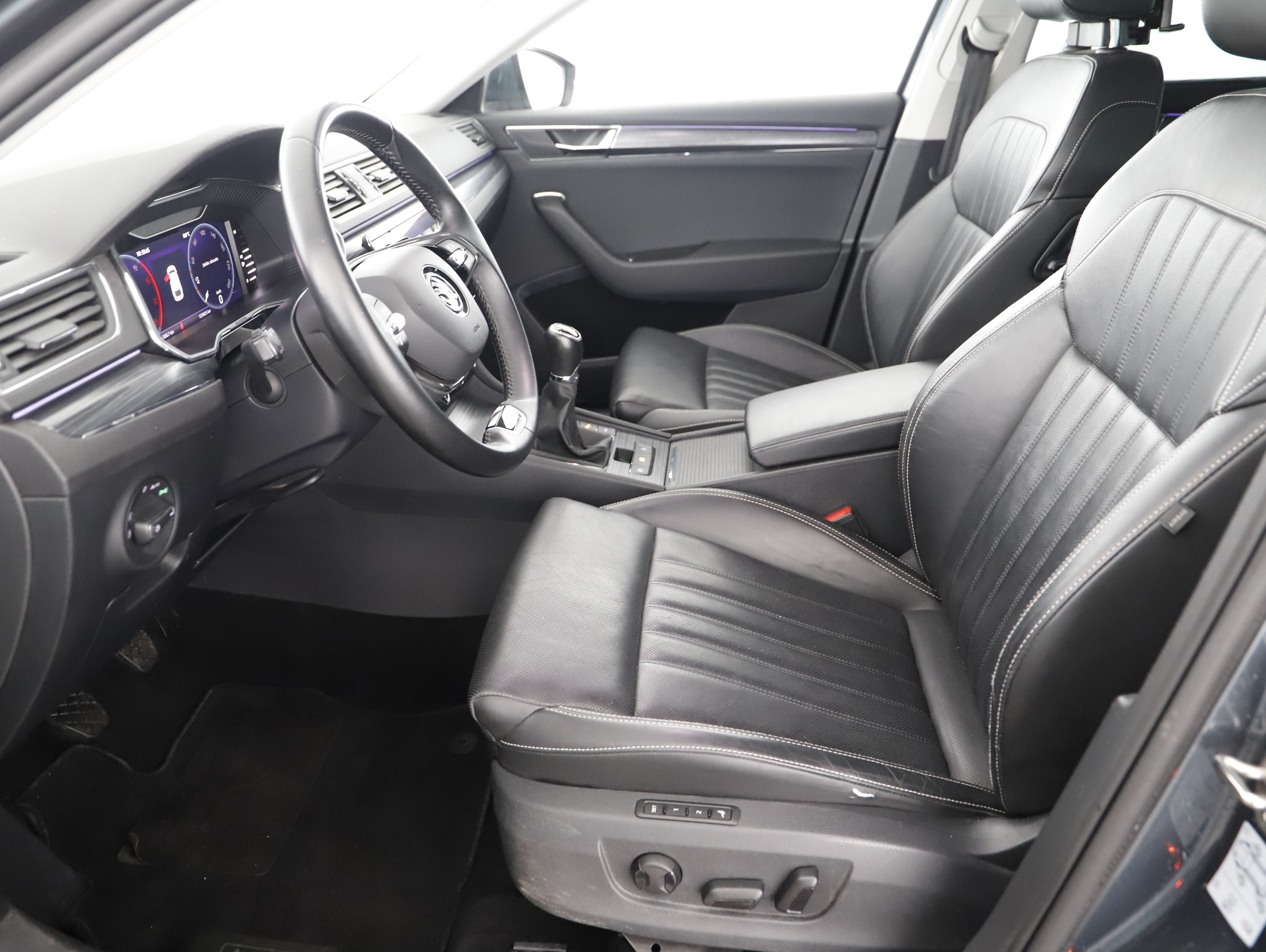 Skoda Superb Combi 2.0 TDI Style | Bild 7 von 22