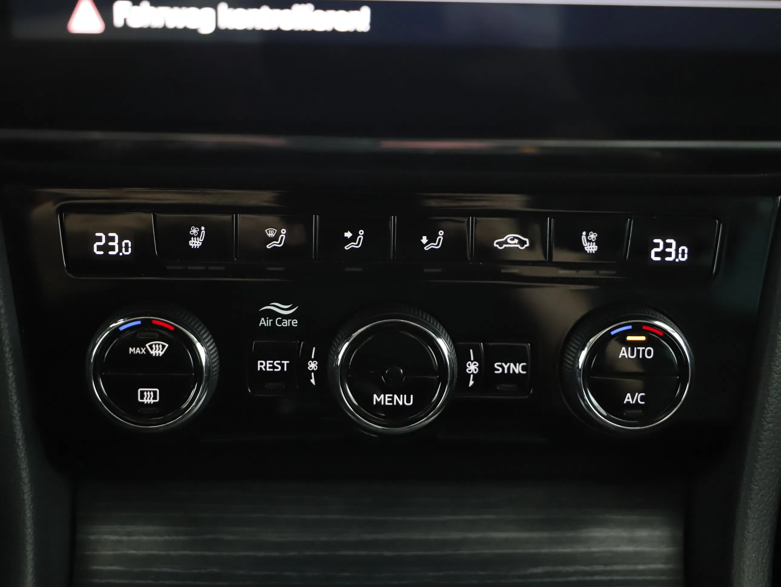 Skoda Superb Combi 2.0 TDI Style | Bild 13 von 22