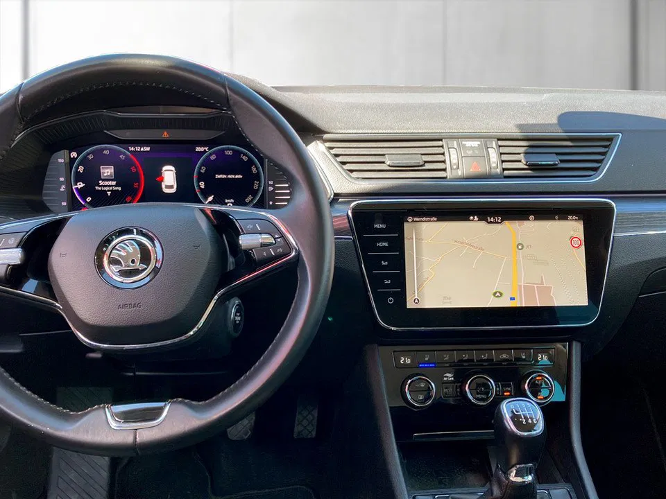 Skoda Superb Combi 2.0 TDI Style | Bild 10 von 22