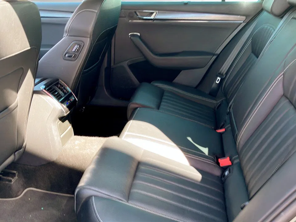 Skoda Superb Combi 2.0 TDI Style | Bild 12 von 22