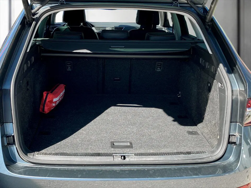 Skoda Superb Combi 2.0 TDI Style | Bild 13 von 22