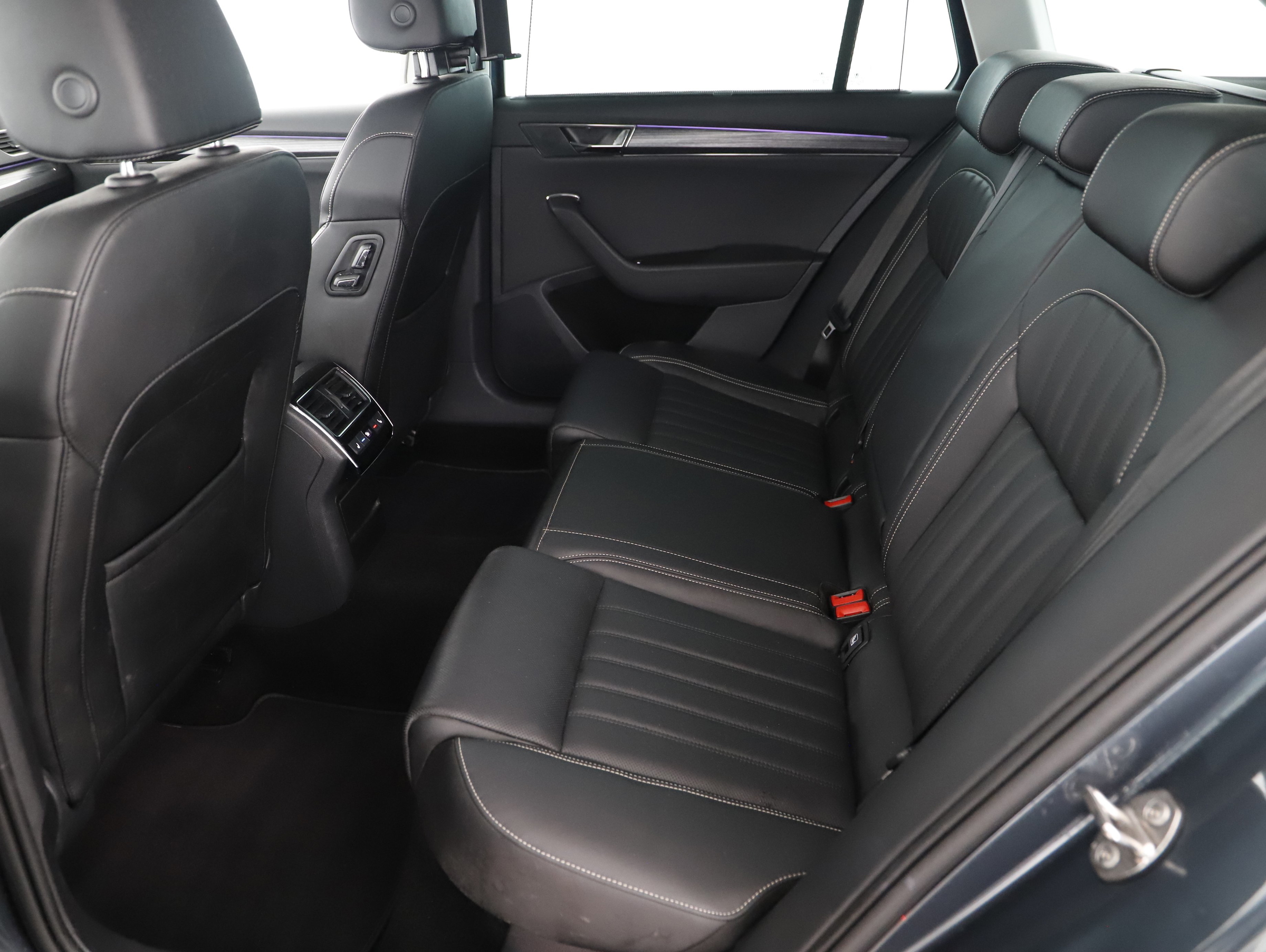 Skoda Superb Combi 2.0 TDI Style | Bild 18 von 22