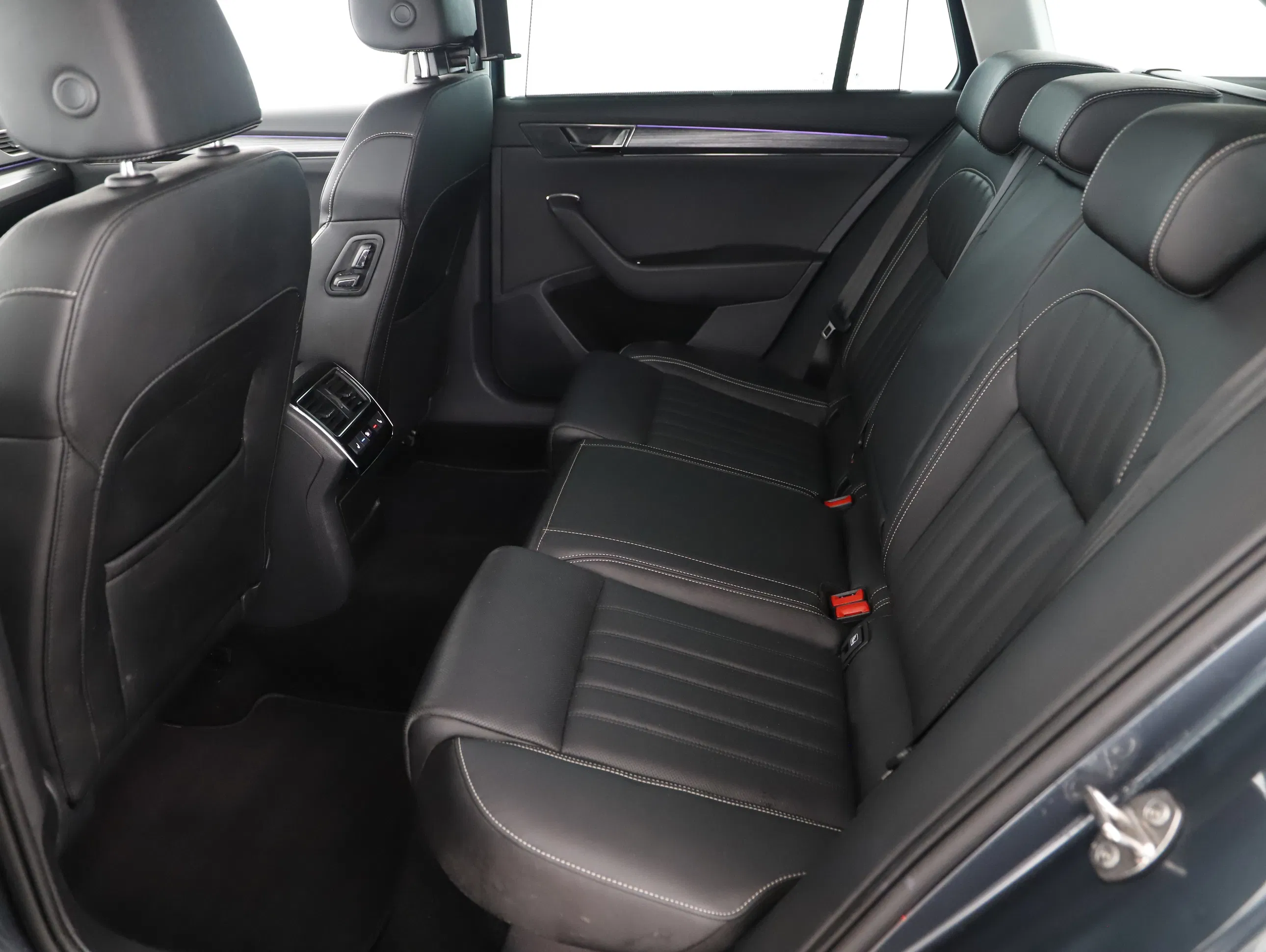 Skoda Superb Combi 2.0 TDI Style | Bild 18 von 22