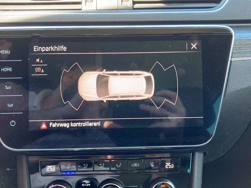 Skoda Superb Combi 2.0 TDI Style | Bild 19 von 22