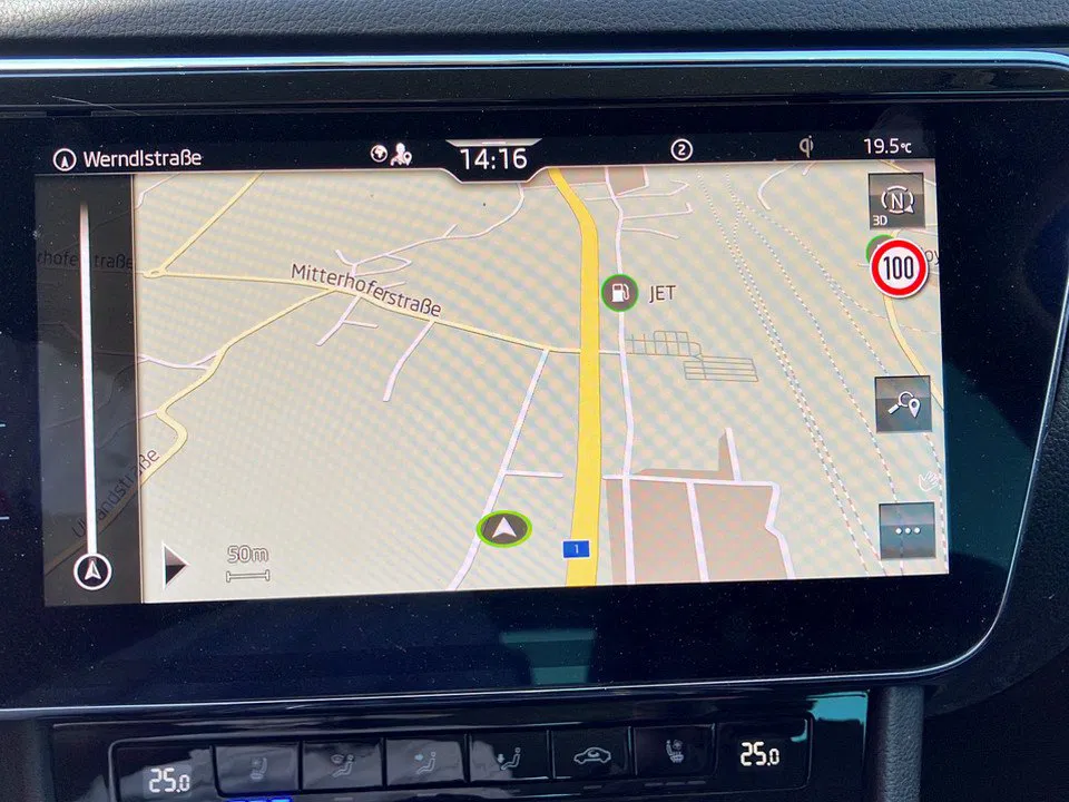 Skoda Superb Combi 2.0 TDI Style | Bild 20 von 22