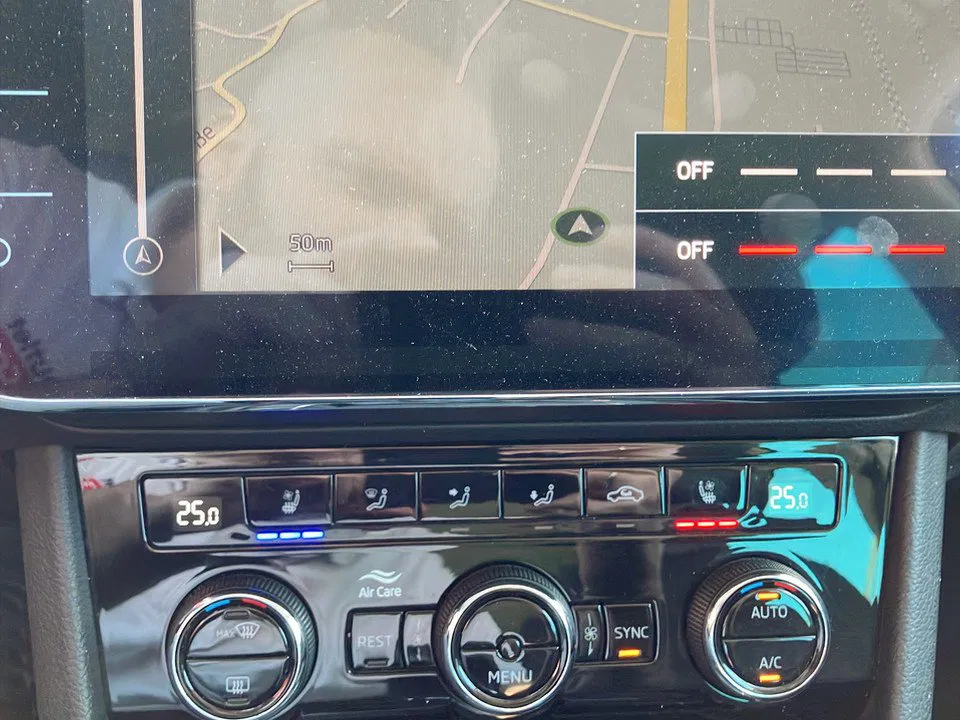 Skoda Superb Combi 2.0 TDI Style | Bild 21 von 22