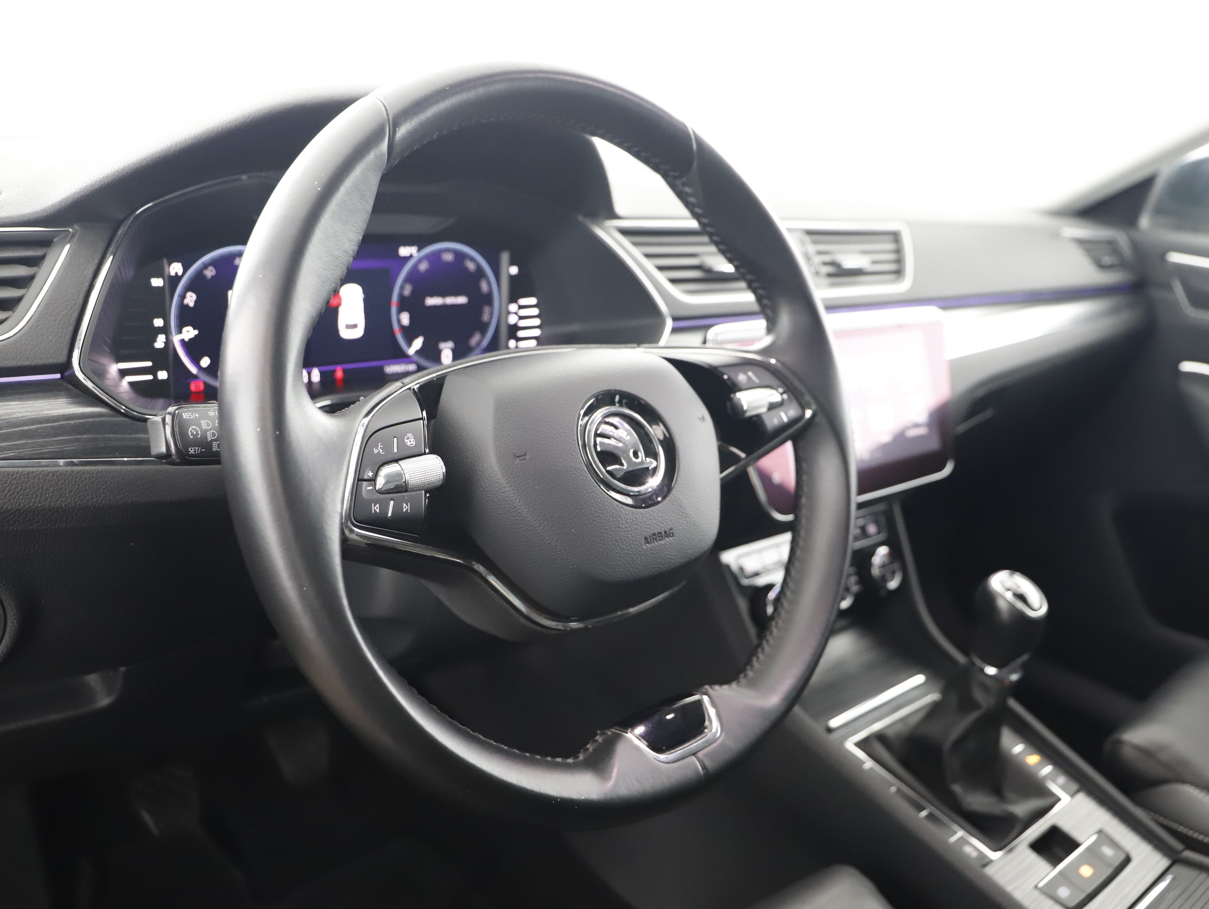 Skoda Superb Combi 2.0 TDI Style | Bild 8 von 22