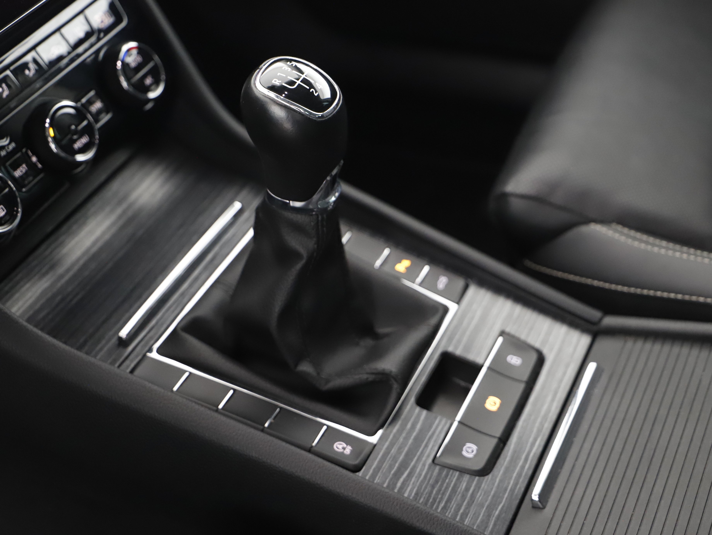 Skoda Superb Combi 2.0 TDI Style | Bild 14 von 22