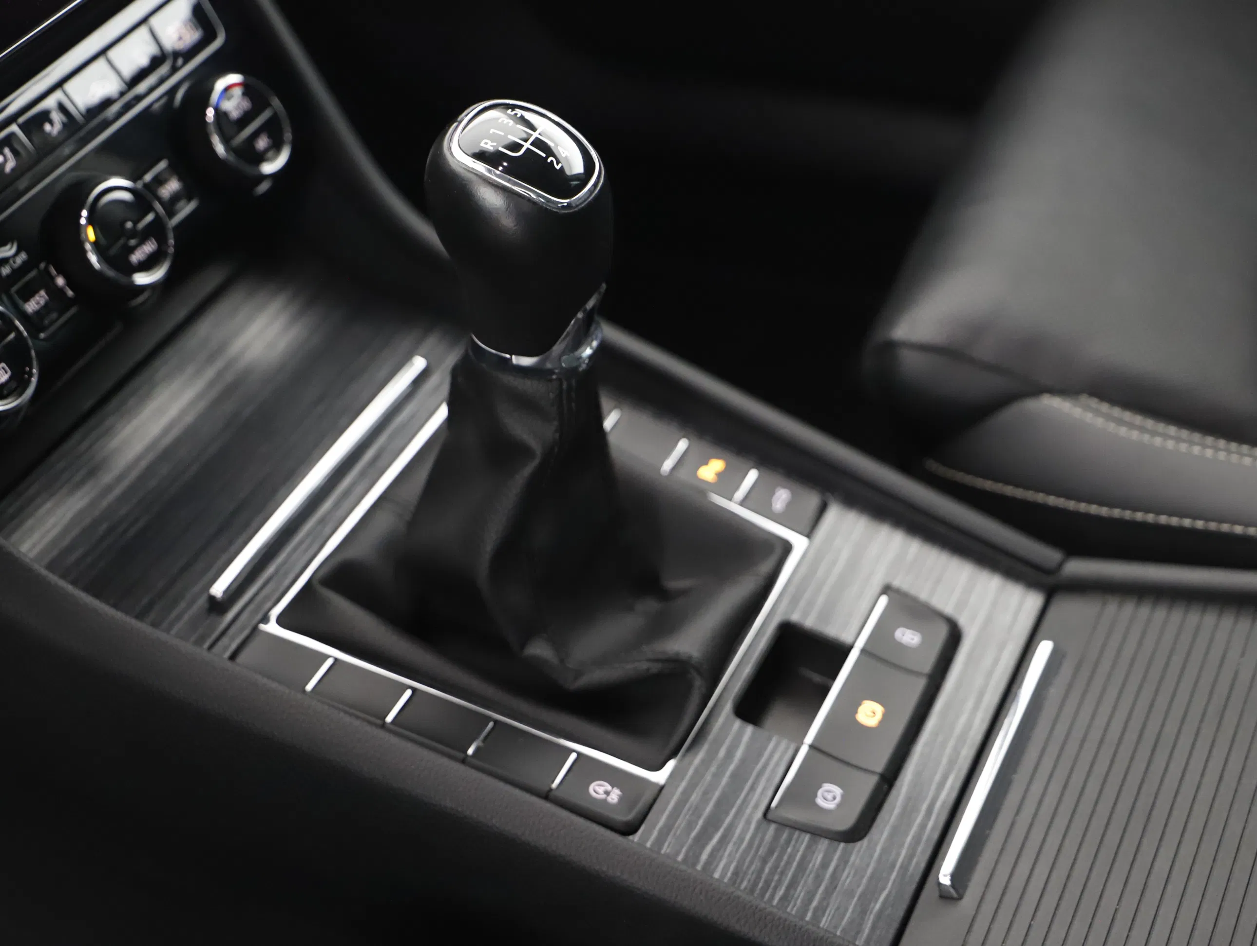 Skoda Superb Combi 2.0 TDI Style | Bild 14 von 22