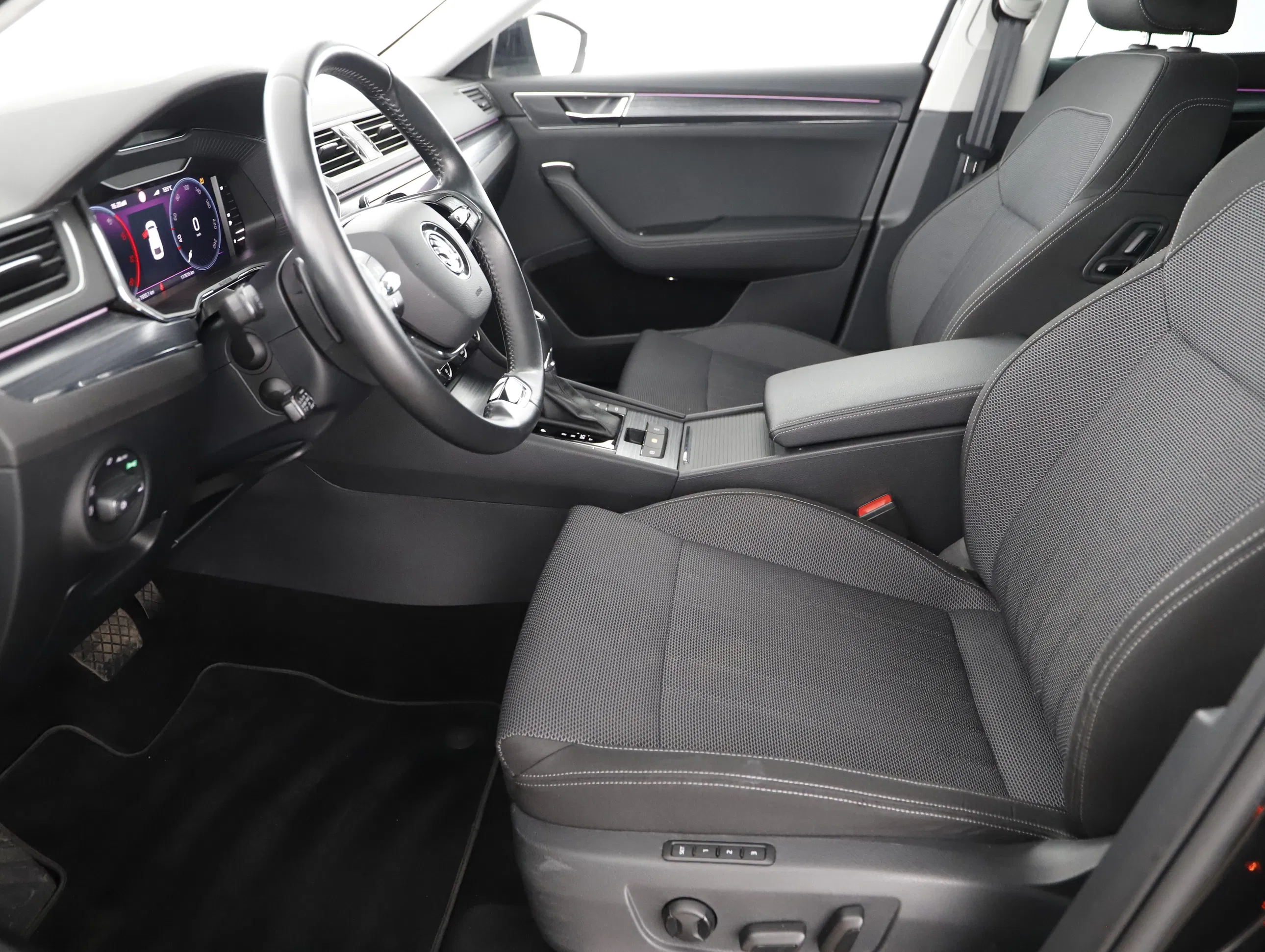 Skoda Superb Combi 2.0 TDI Style DSG | Bild 1 von 25