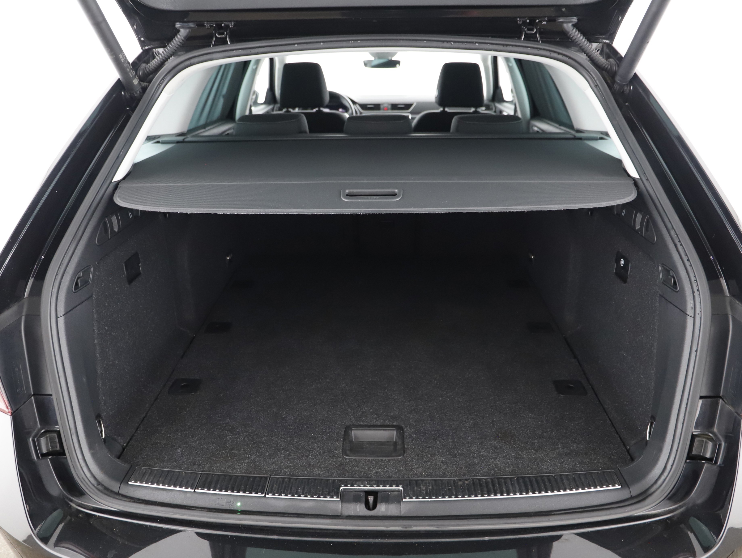 Skoda Superb Combi 2.0 TDI Style DSG | Bild 17 von 25