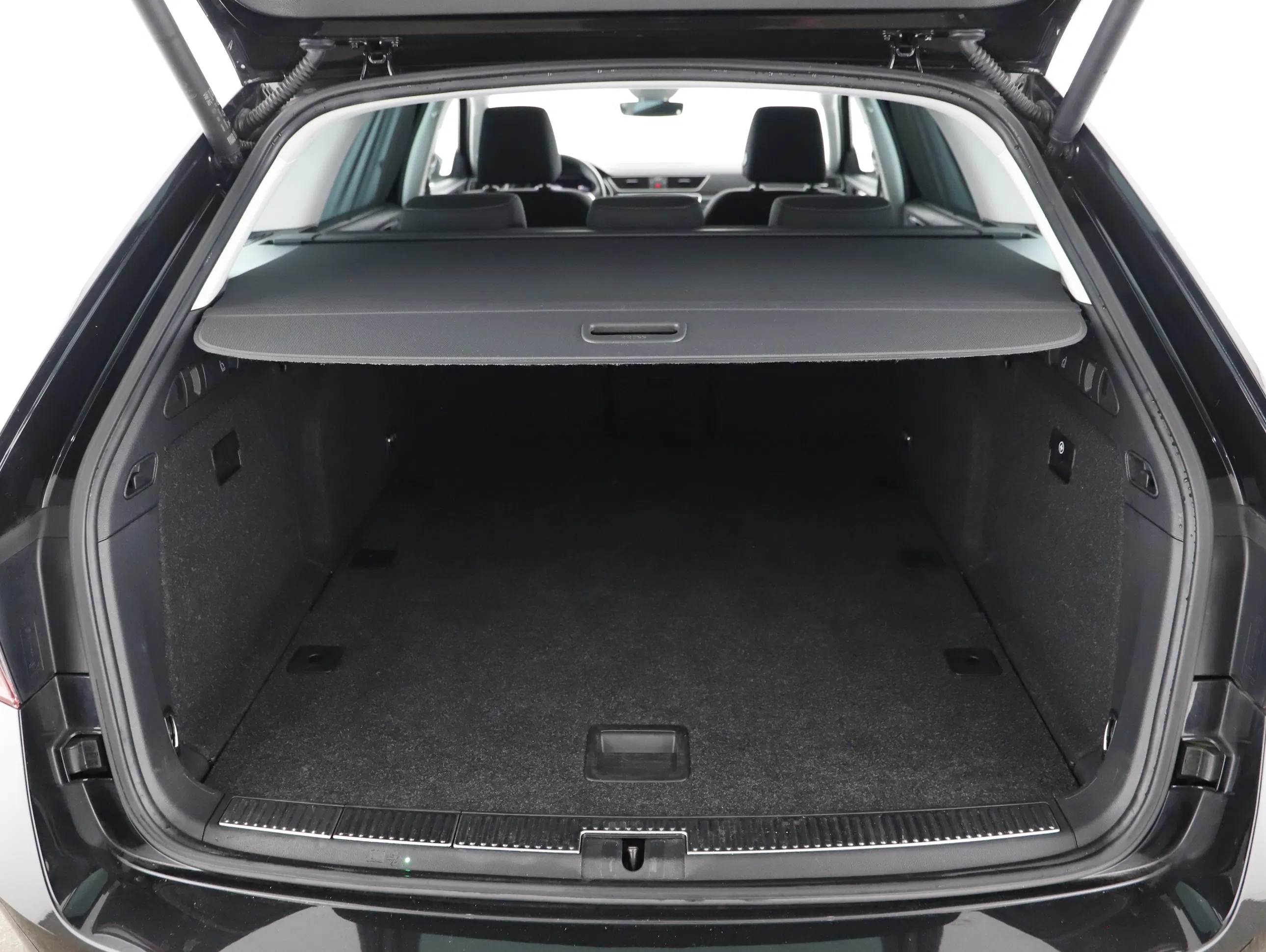 Skoda Superb Combi 2.0 TDI Style DSG | Bild 17 von 25