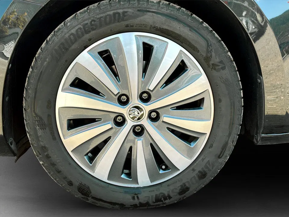Skoda Superb Combi 2.0 TDI Style DSG | Bild 7 von 28