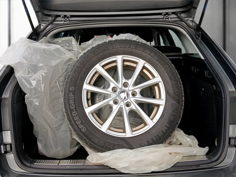 Skoda Superb Combi 2.0 TDI Ambition DSG | Bild 16 von 17