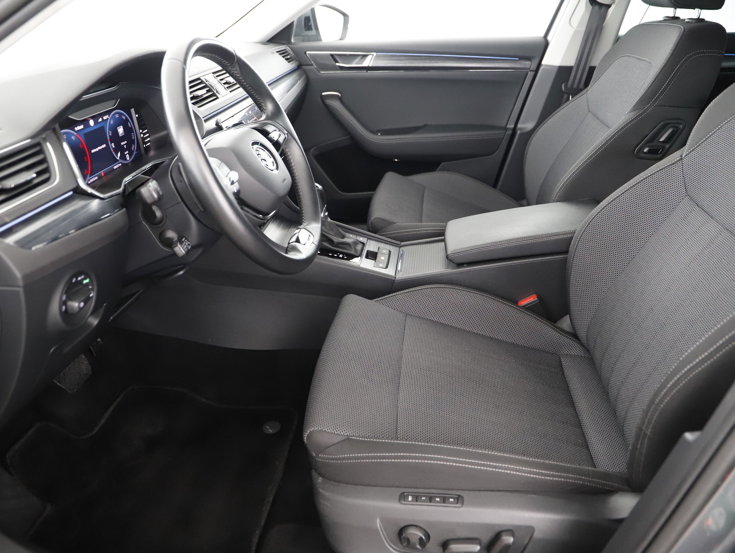 Skoda Superb Combi 2.0TDI | Bild 7 von 25
