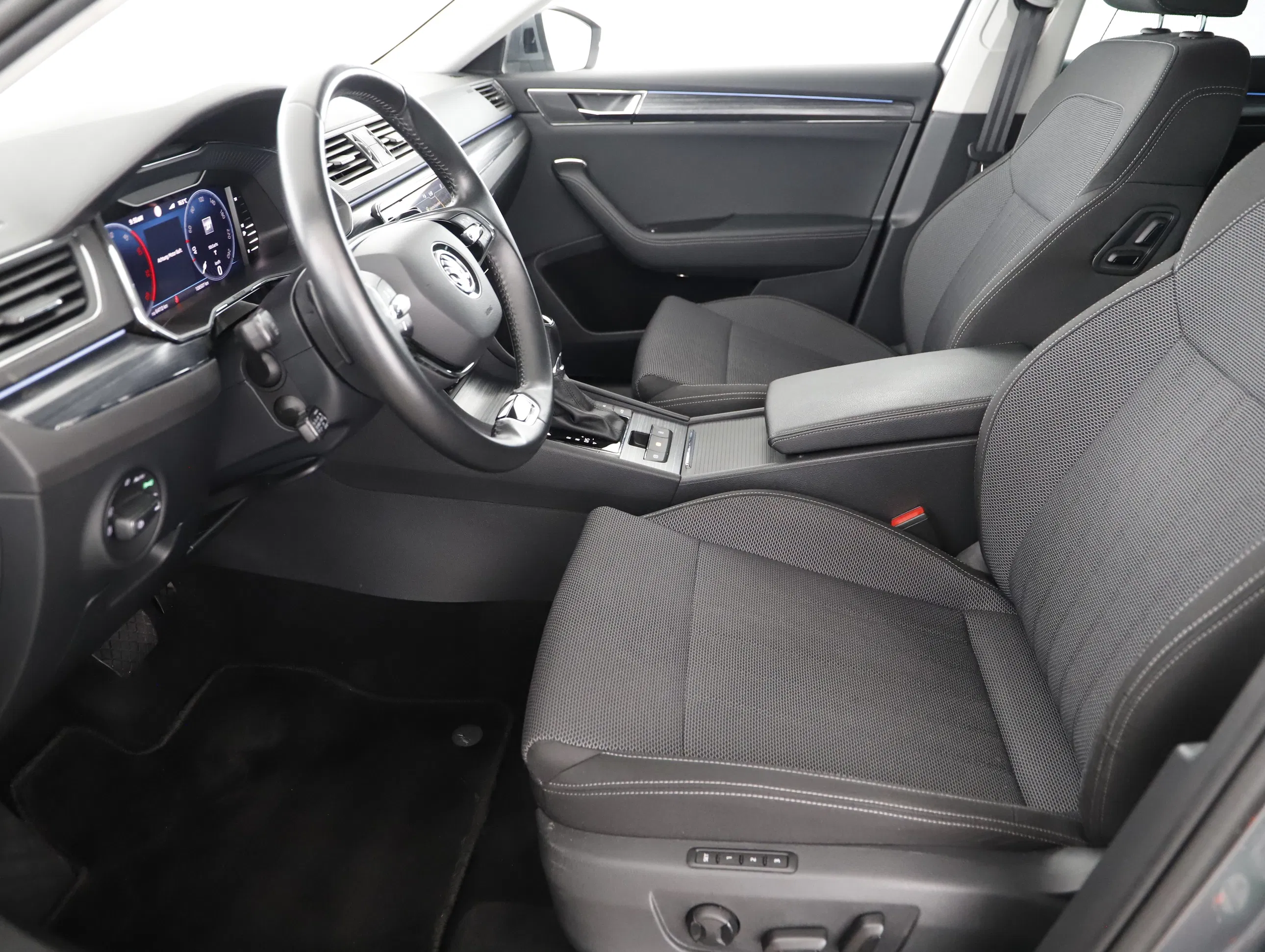 Skoda Superb Combi 2.0TDI | Bild 7 von 25