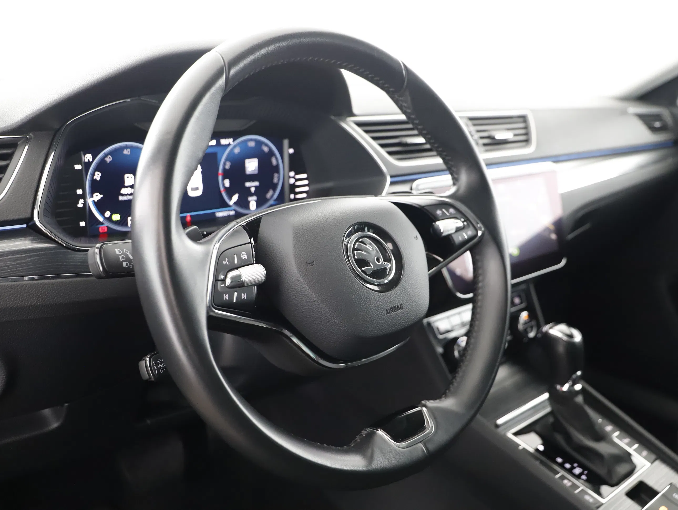 Skoda Superb Combi 2.0TDI | Bild 9 von 25
