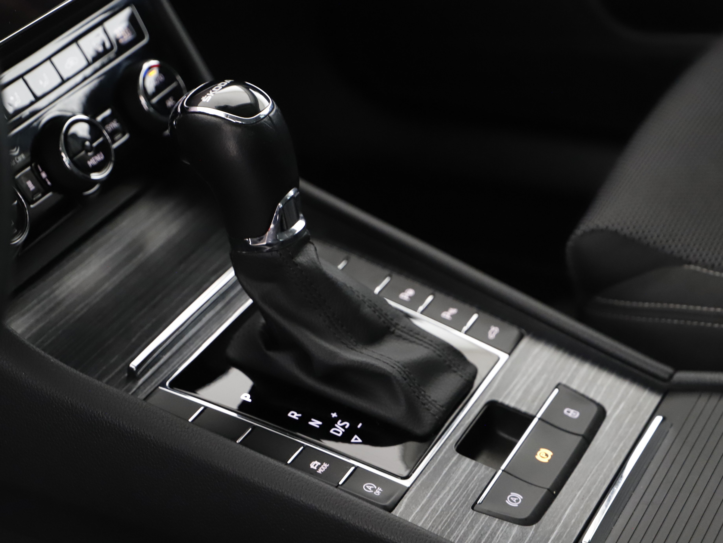 Skoda Superb Combi 2.0TDI | Bild 18 von 25
