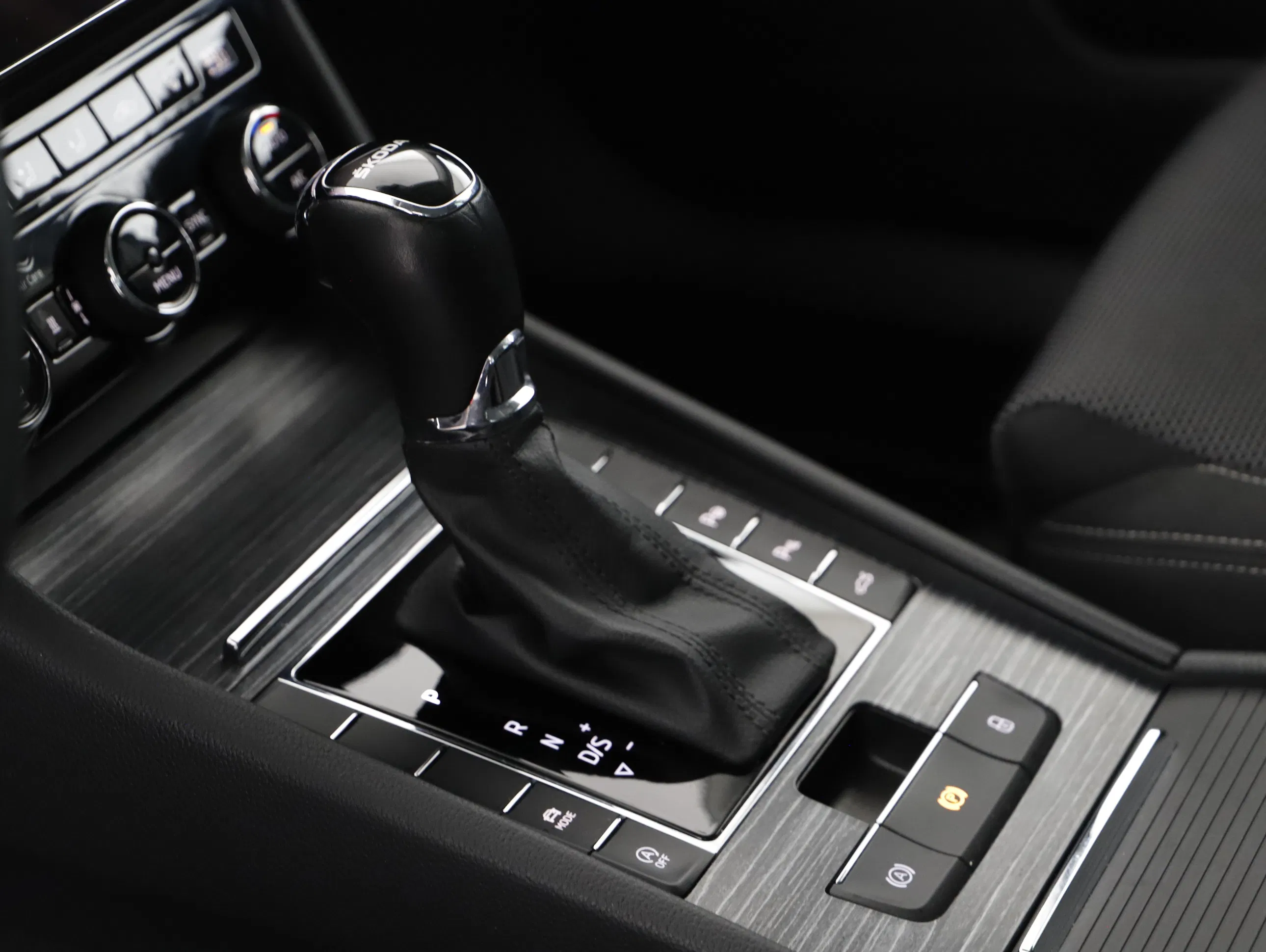 Skoda Superb Combi 2.0TDI | Bild 18 von 25