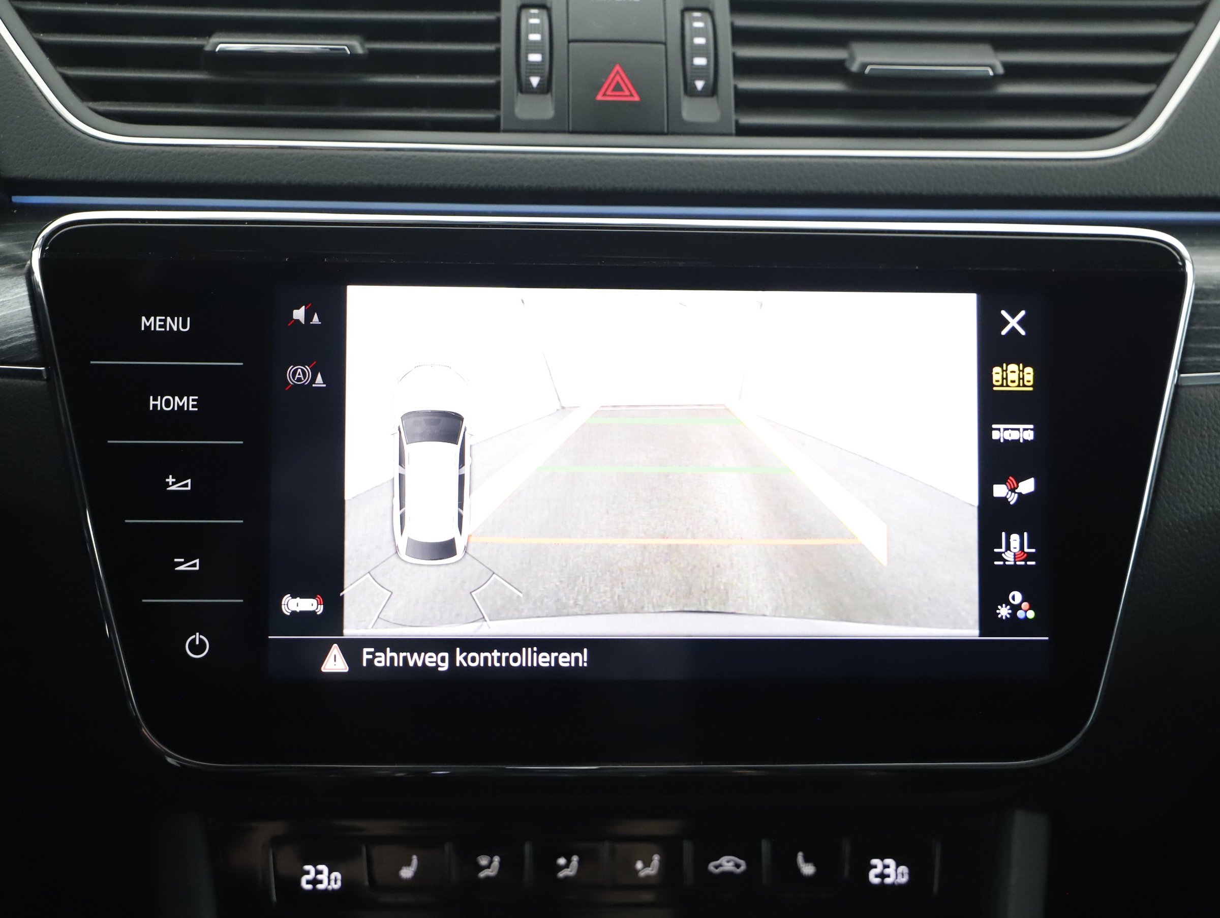 Skoda Superb Combi 2.0TDI | Bild 16 von 25